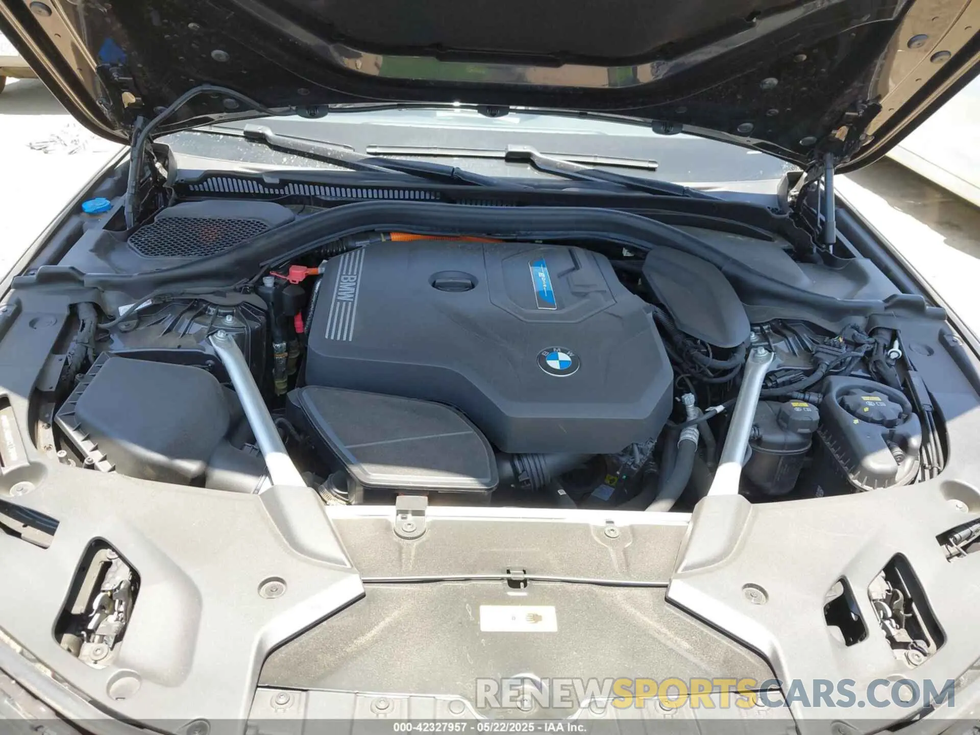 10 fotografías del automóvil dañado WBA13AG05PCL73810 BMW 530E 2023