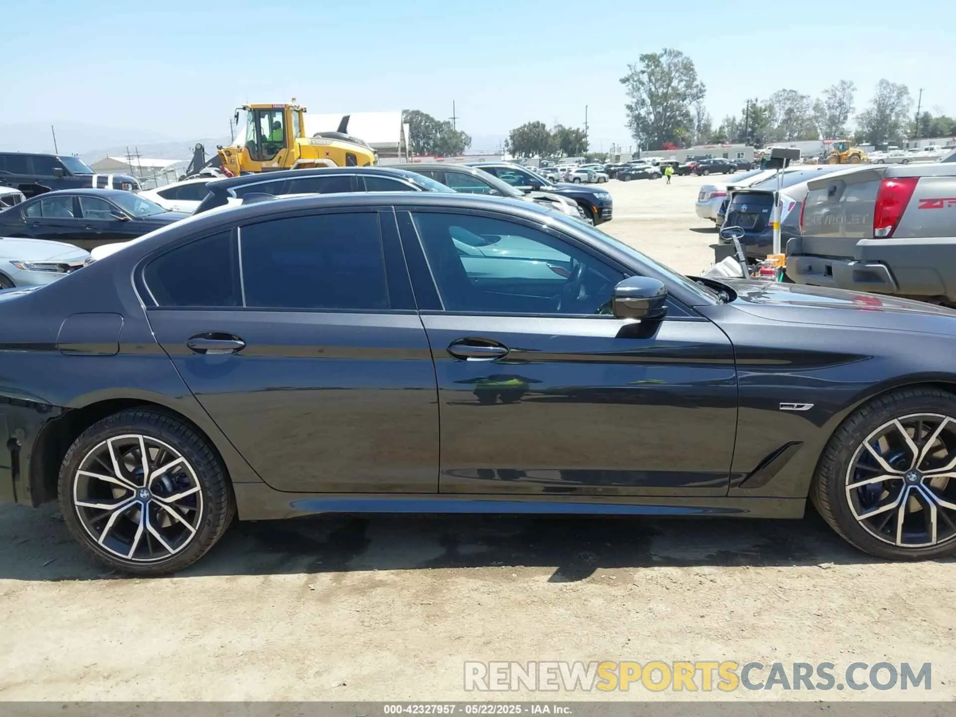 13 fotografías del automóvil dañado WBA13AG05PCL73810 BMW 530E 2023