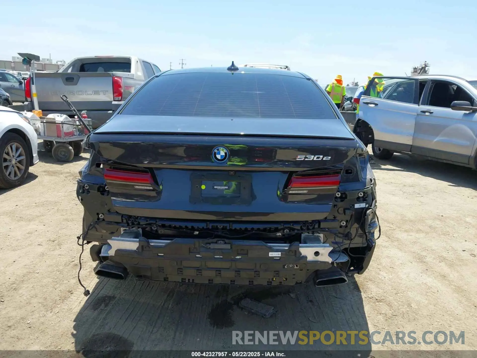 16 fotografías del automóvil dañado WBA13AG05PCL73810 BMW 530E 2023