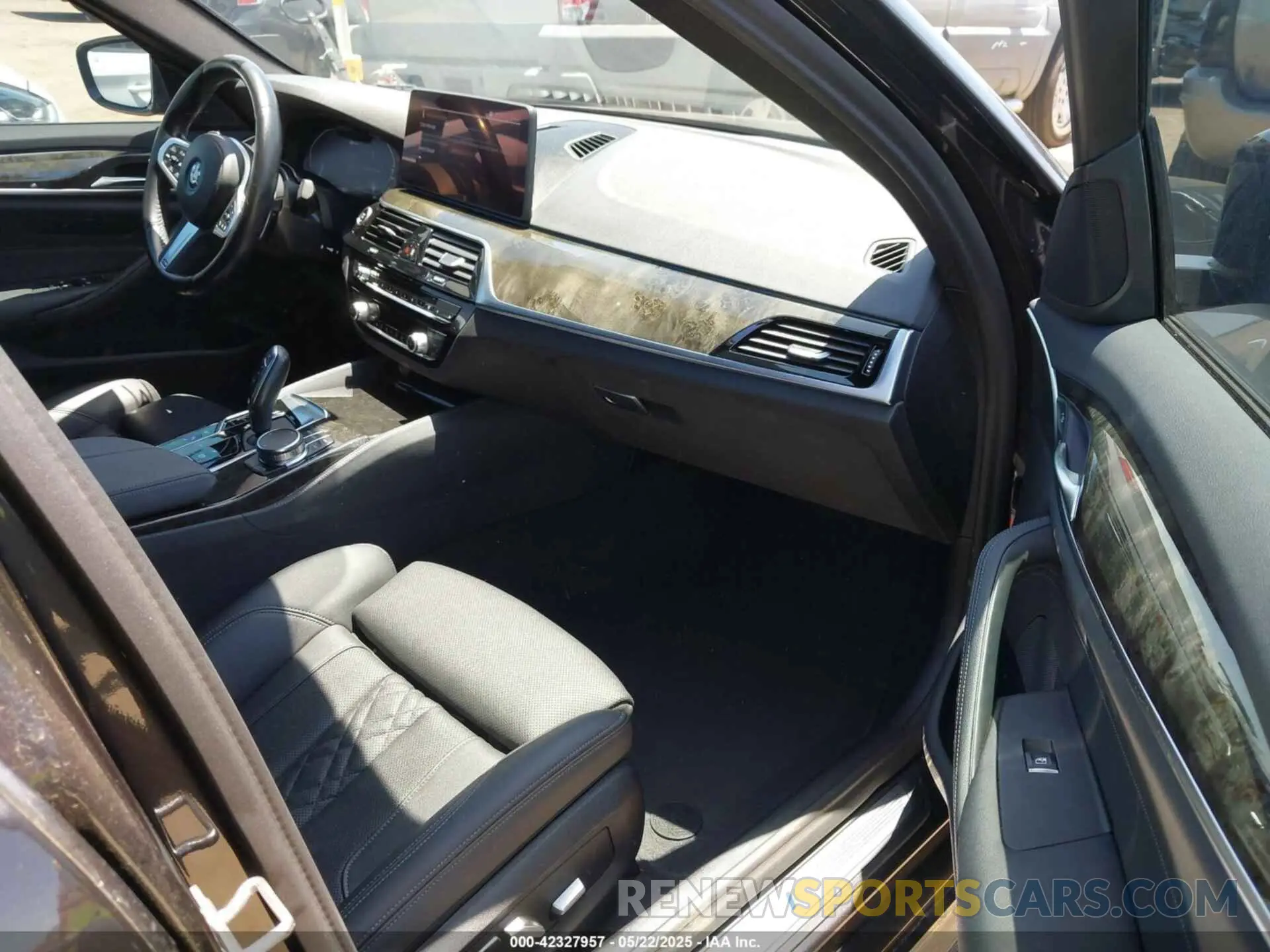 5 fotografías del automóvil dañado WBA13AG05PCL73810 BMW 530E 2023