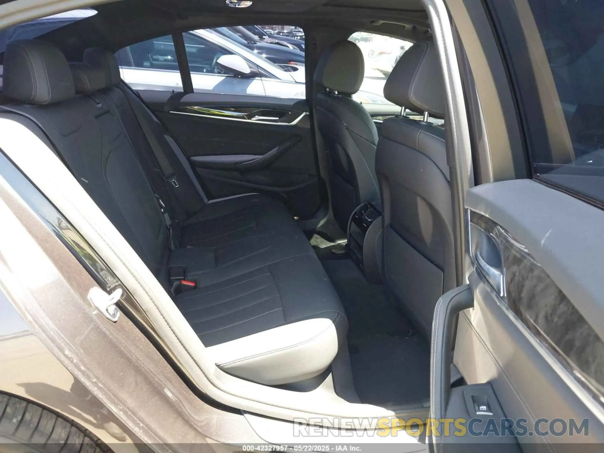 8 fotografías del automóvil dañado WBA13AG05PCL73810 BMW 530E 2023