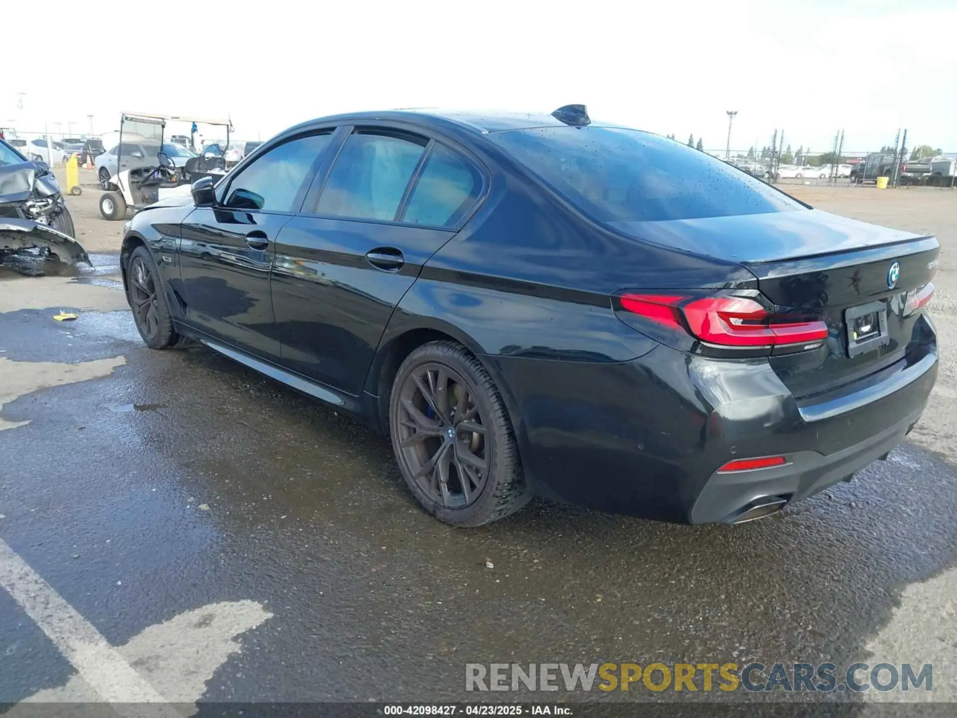 3 fotografías del automóvil dañado WBA13AG09PCL56556 BMW 530E 2023