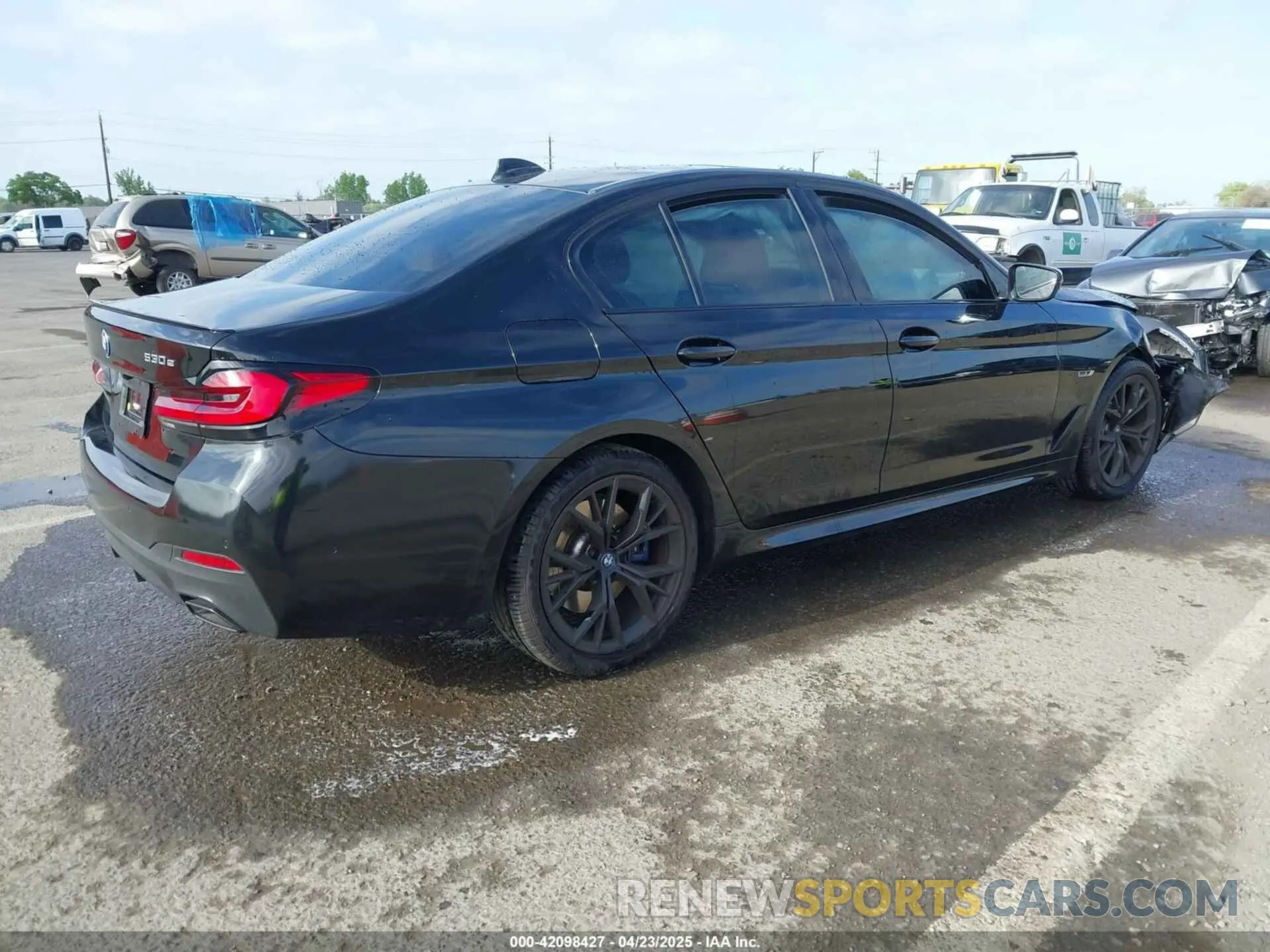 4 fotografías del automóvil dañado WBA13AG09PCL56556 BMW 530E 2023