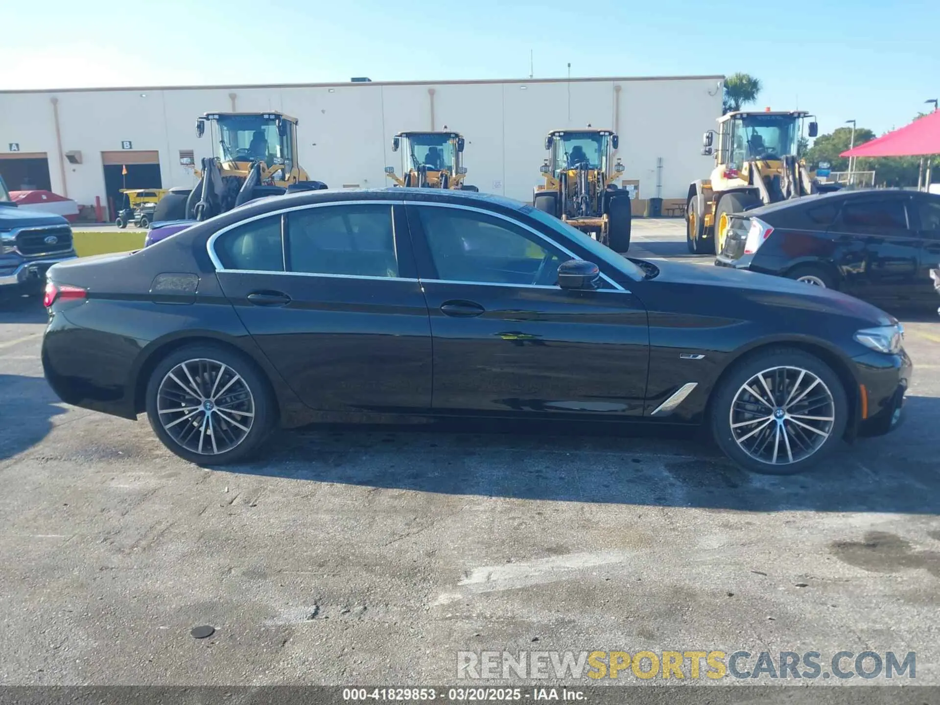 12 fotografías del automóvil dañado WBA33AG07PCN60636 BMW 530E 2023