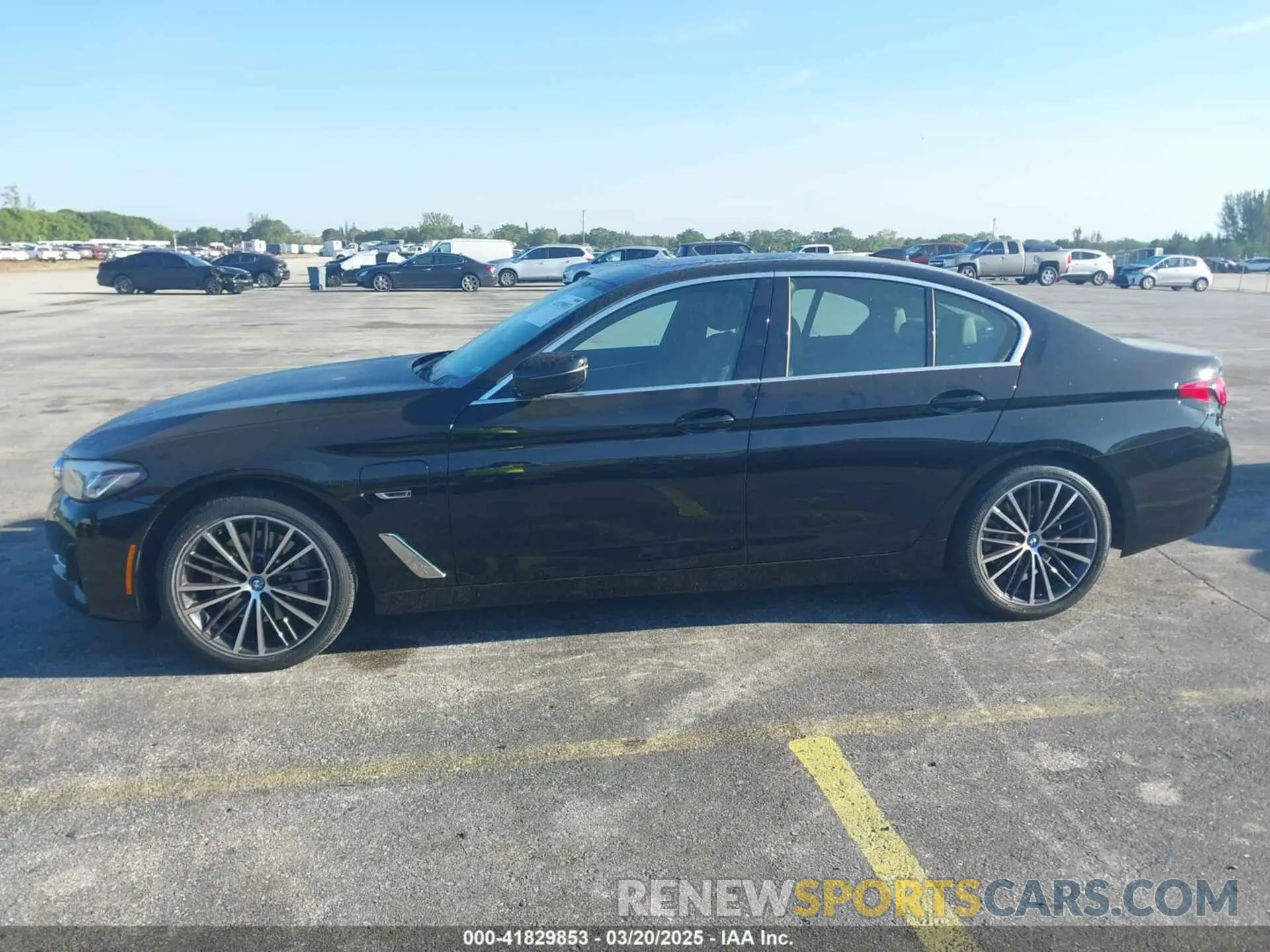 13 fotografías del automóvil dañado WBA33AG07PCN60636 BMW 530E 2023