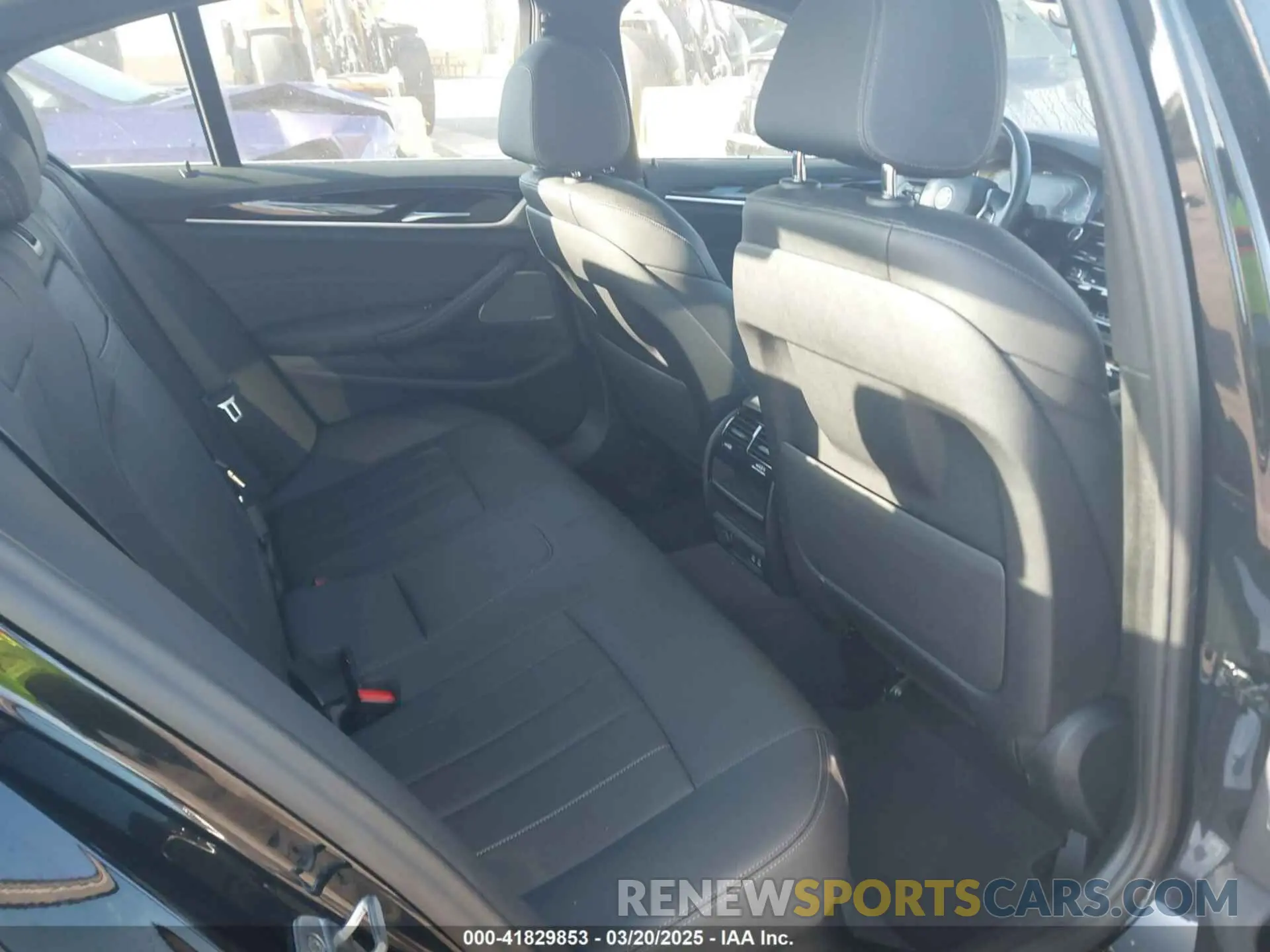 7 fotografías del automóvil dañado WBA33AG07PCN60636 BMW 530E 2023