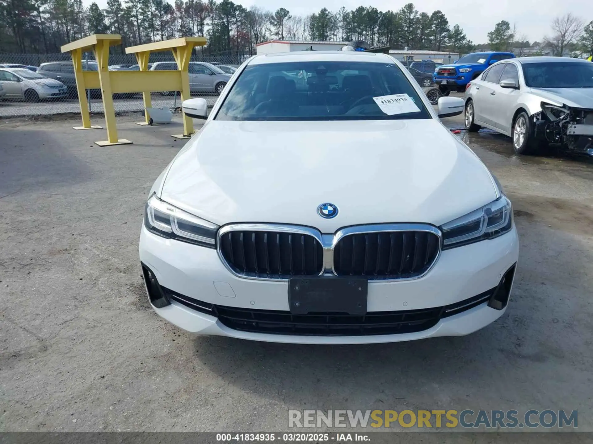 12 fotografías del automóvil dañado WBA33AG07PCN61771 BMW 530E 2023