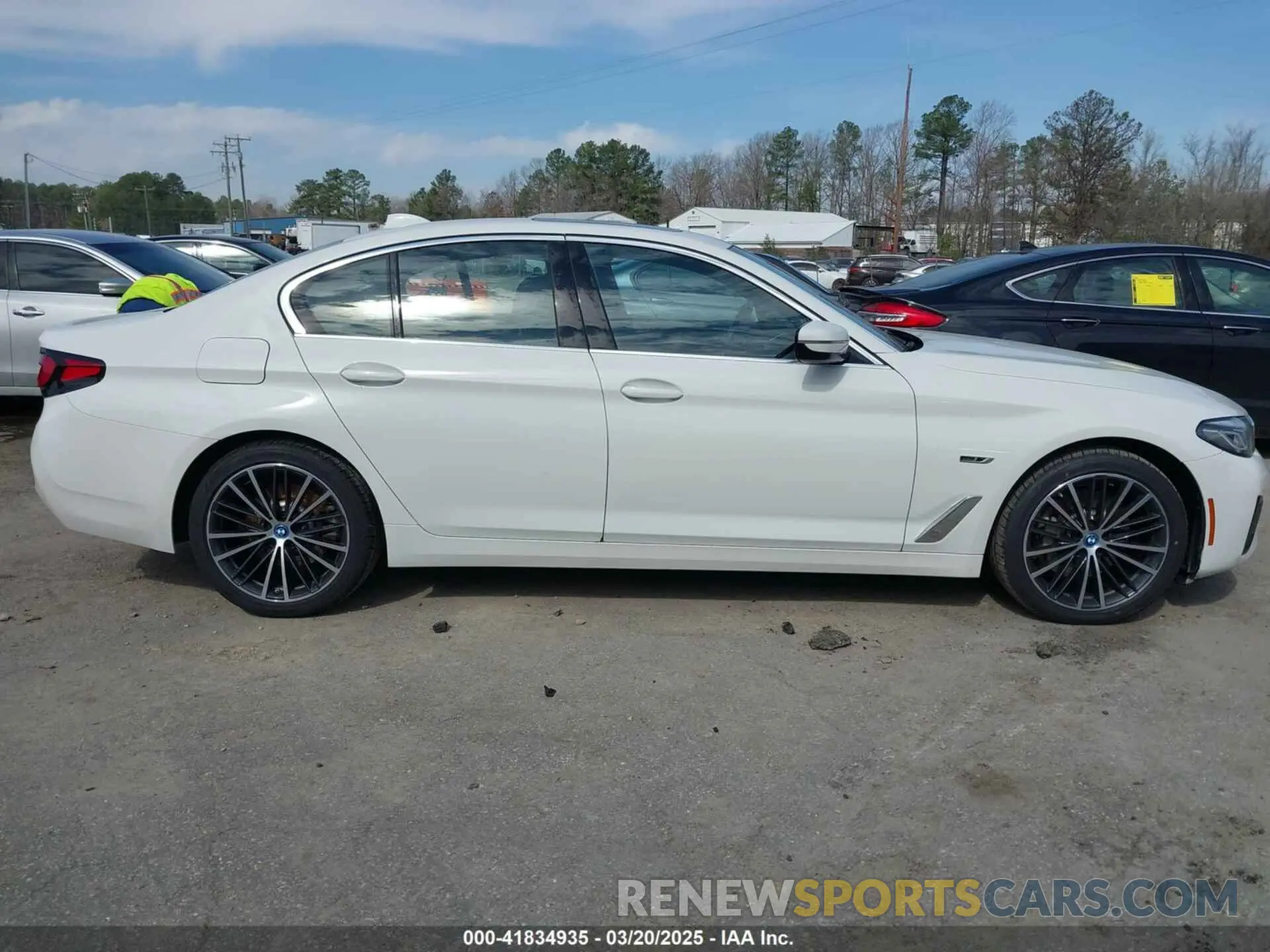 13 fotografías del automóvil dañado WBA33AG07PCN61771 BMW 530E 2023