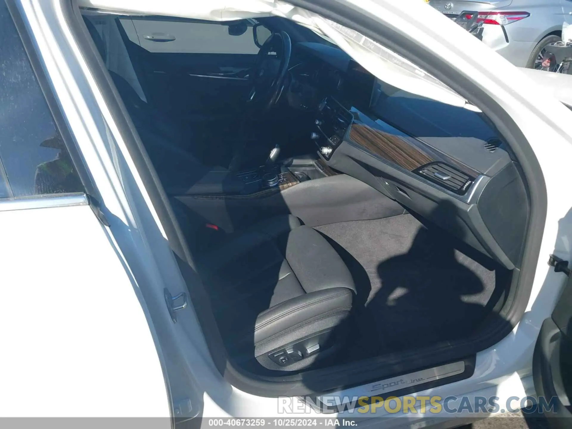 5 fotografías del automóvil dañado WBAJA5C53KBX87360 BMW 530I 2019