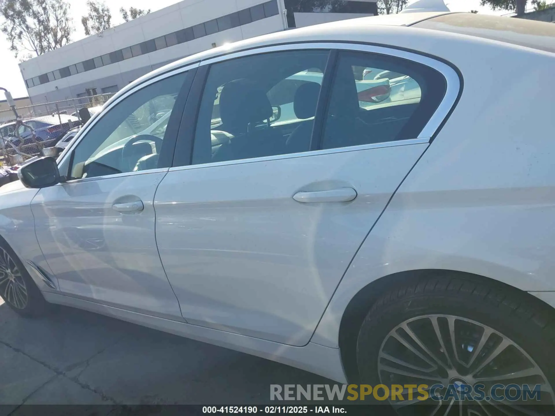14 fotografías del automóvil dañado WBAJA5C53KWW48516 BMW 530I 2019