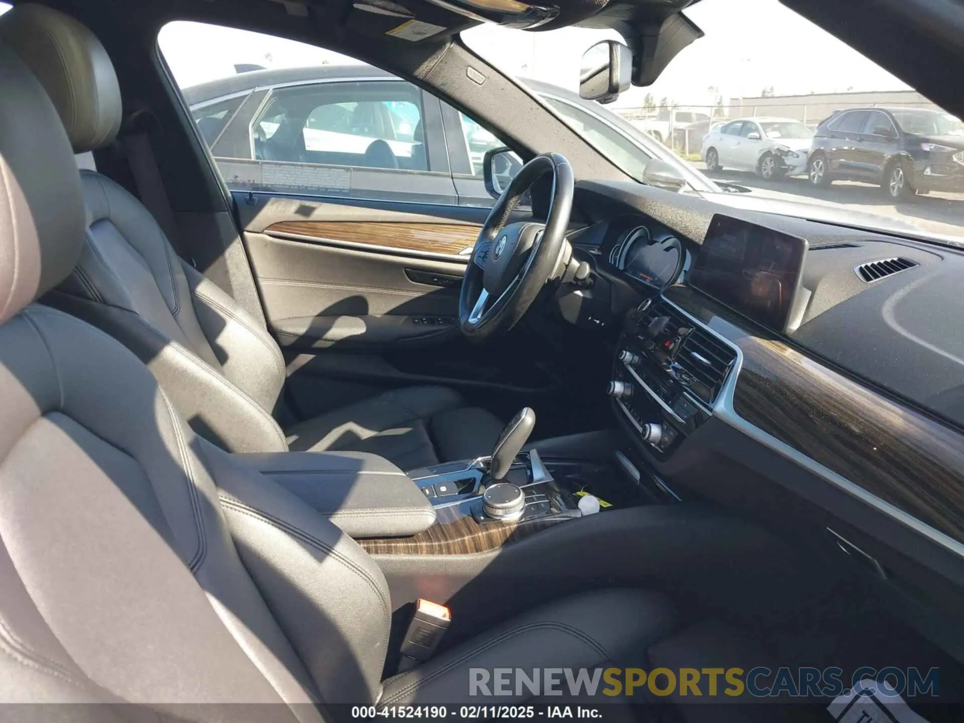 5 fotografías del automóvil dañado WBAJA5C53KWW48516 BMW 530I 2019