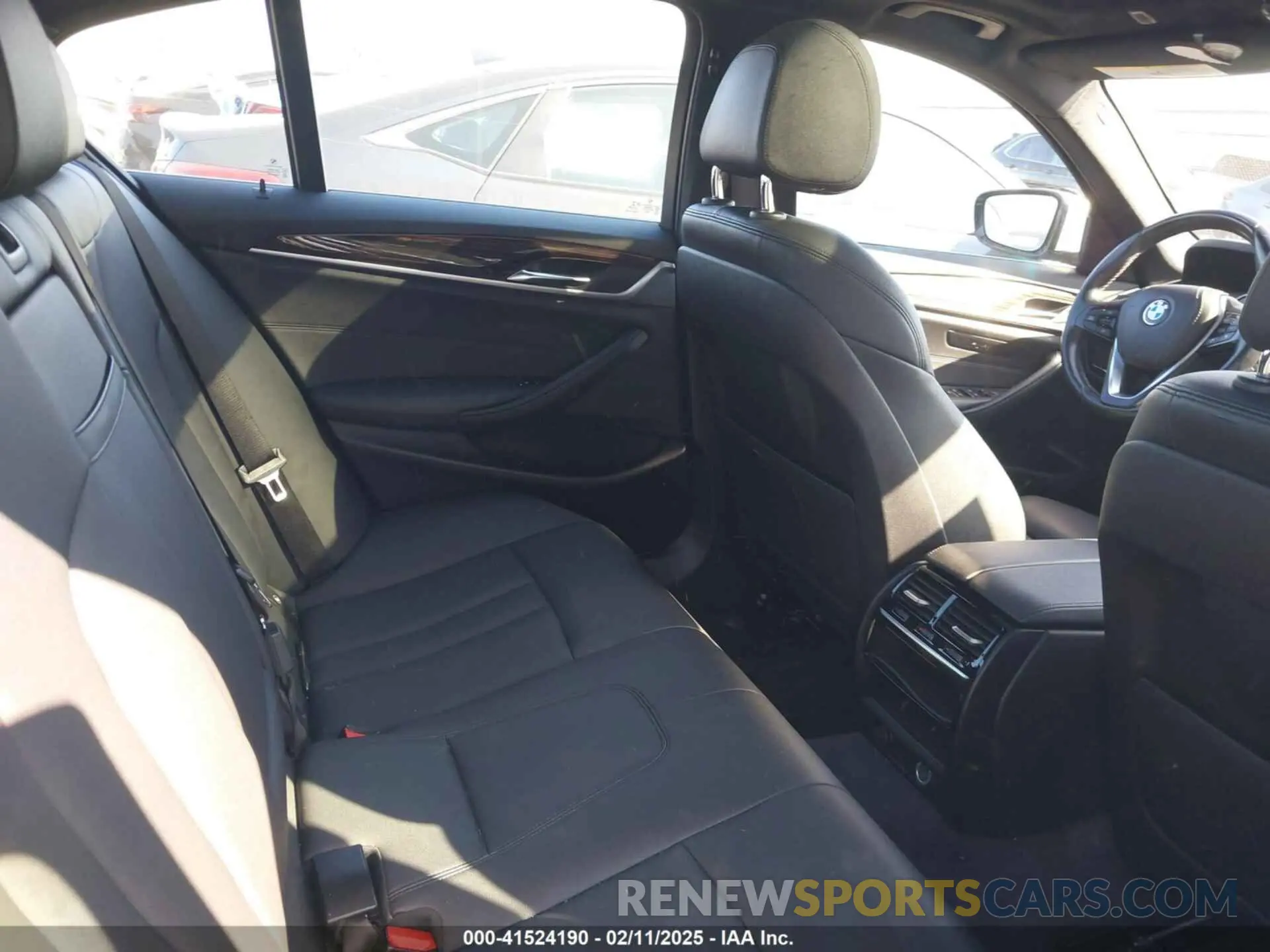 8 fotografías del automóvil dañado WBAJA5C53KWW48516 BMW 530I 2019