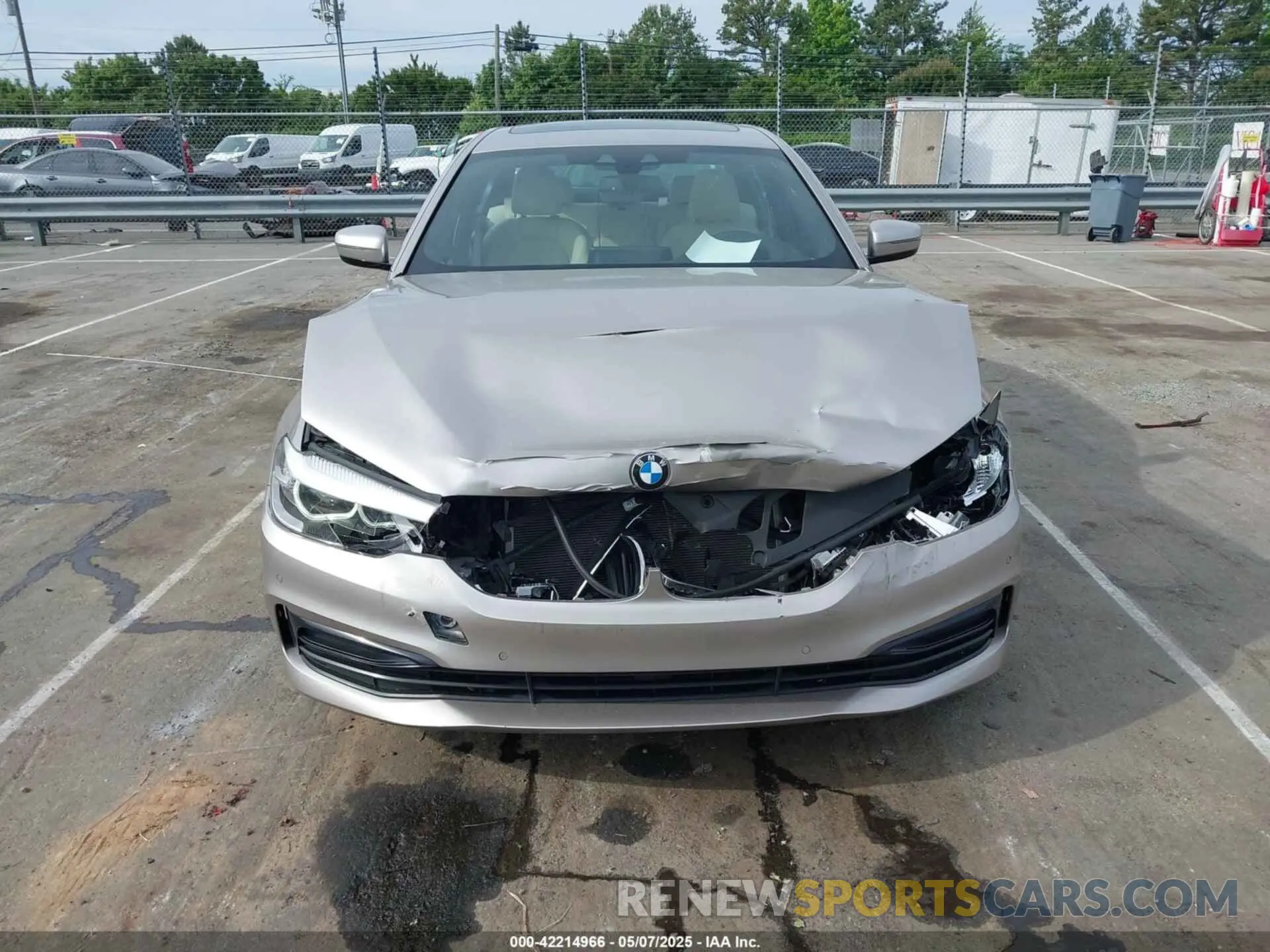 12 fotografías del automóvil dañado WBAJA5C56KWA58071 BMW 530I 2019