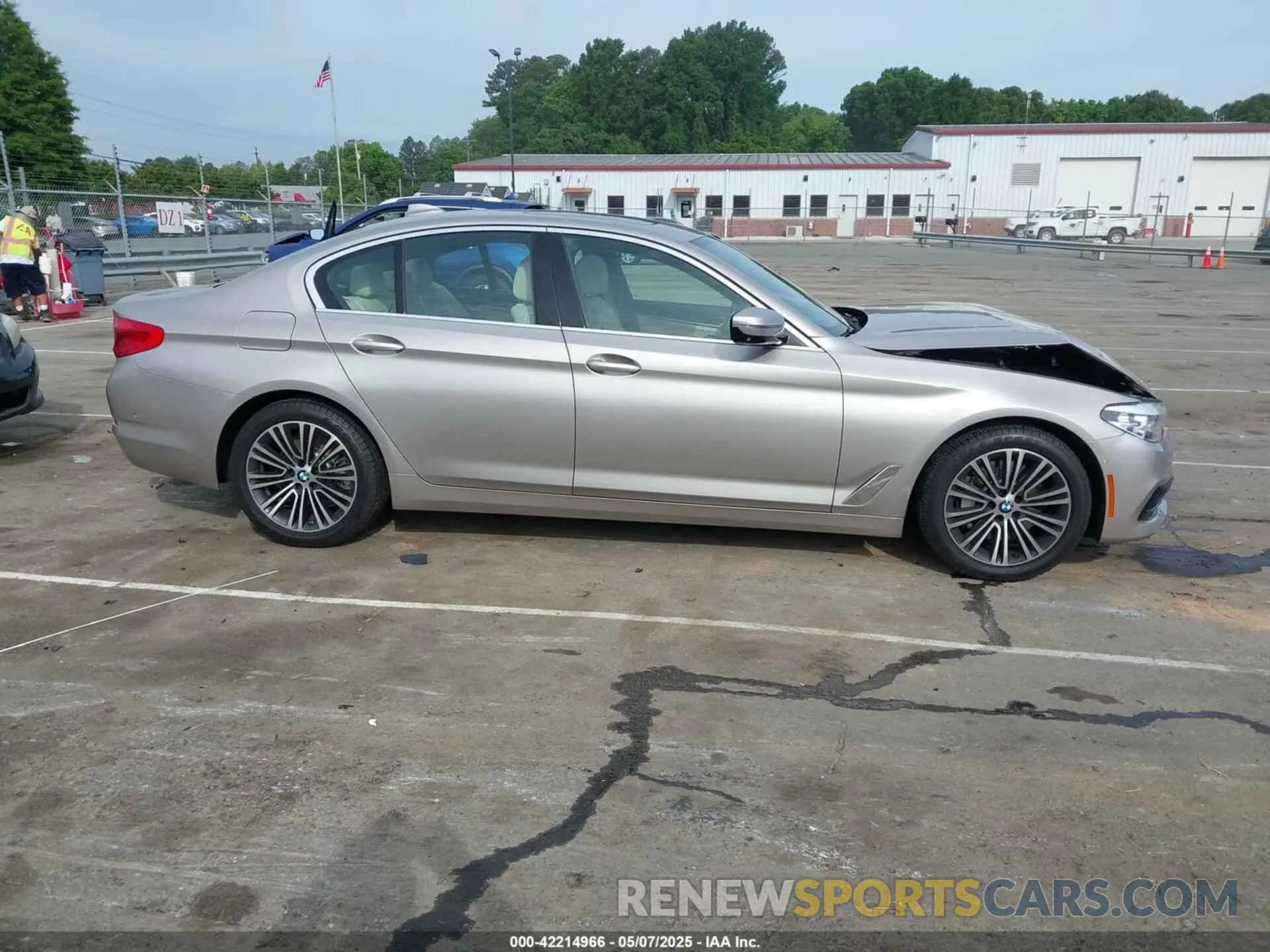 13 fotografías del automóvil dañado WBAJA5C56KWA58071 BMW 530I 2019
