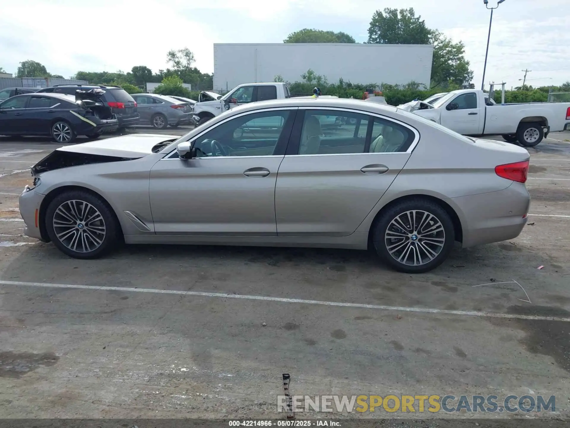 14 fotografías del automóvil dañado WBAJA5C56KWA58071 BMW 530I 2019