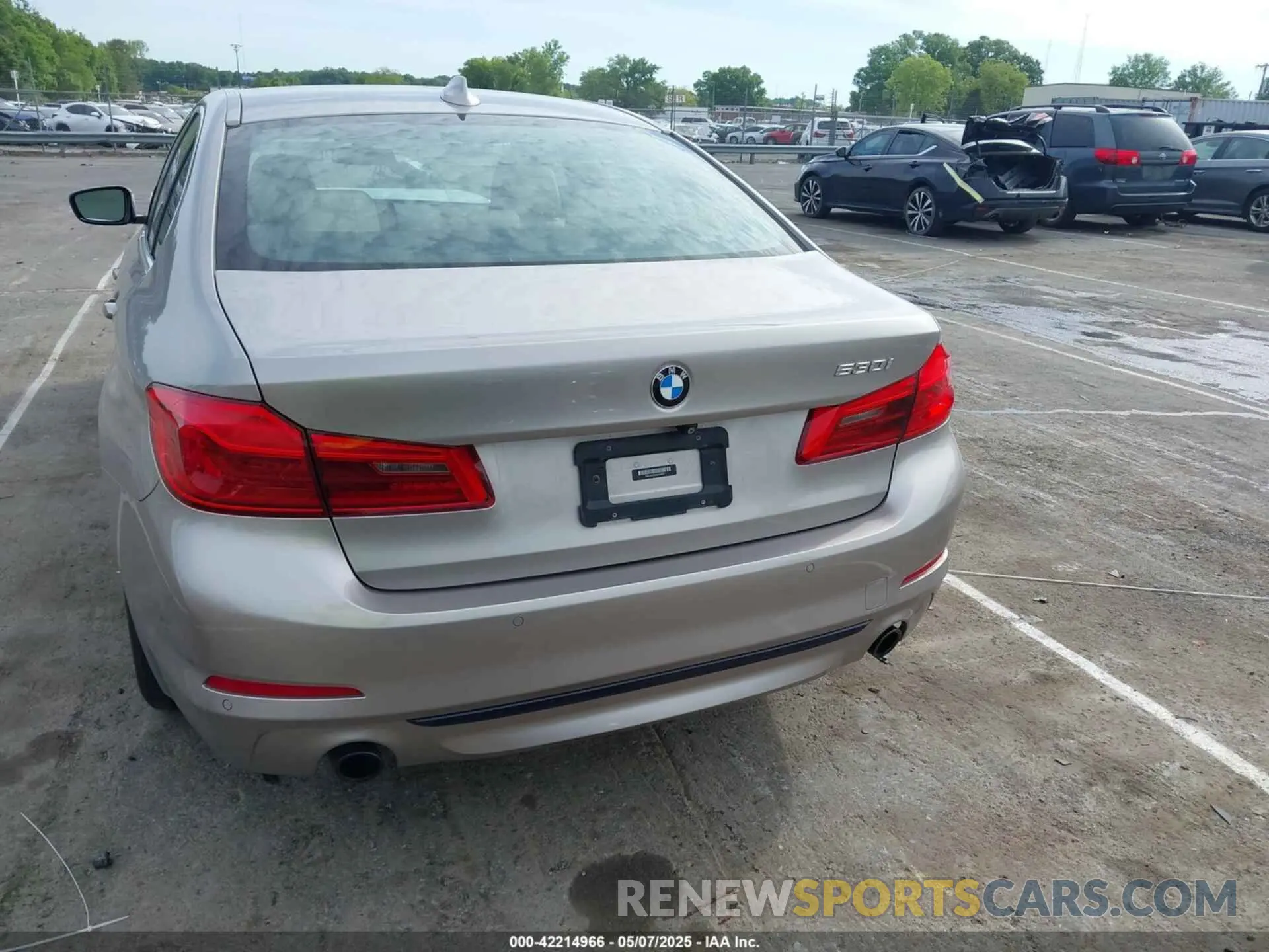 16 fotografías del automóvil dañado WBAJA5C56KWA58071 BMW 530I 2019