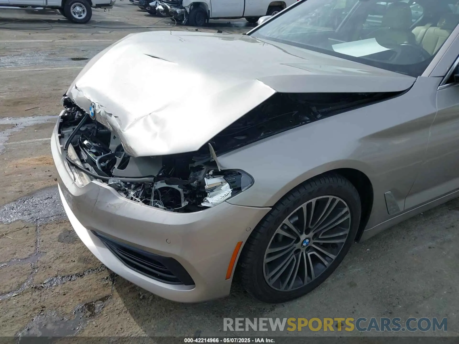 17 fotografías del automóvil dañado WBAJA5C56KWA58071 BMW 530I 2019