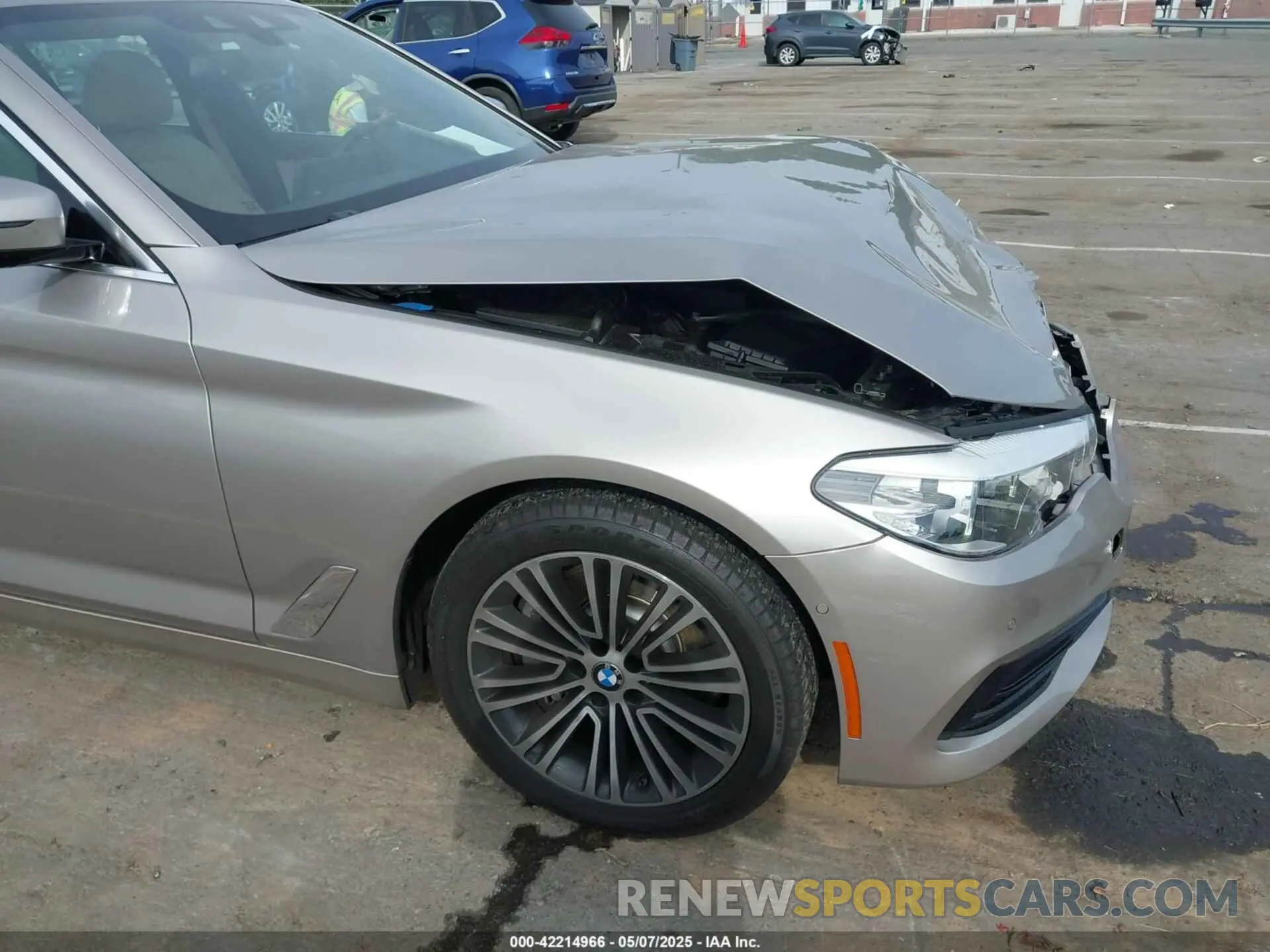 18 fotografías del automóvil dañado WBAJA5C56KWA58071 BMW 530I 2019