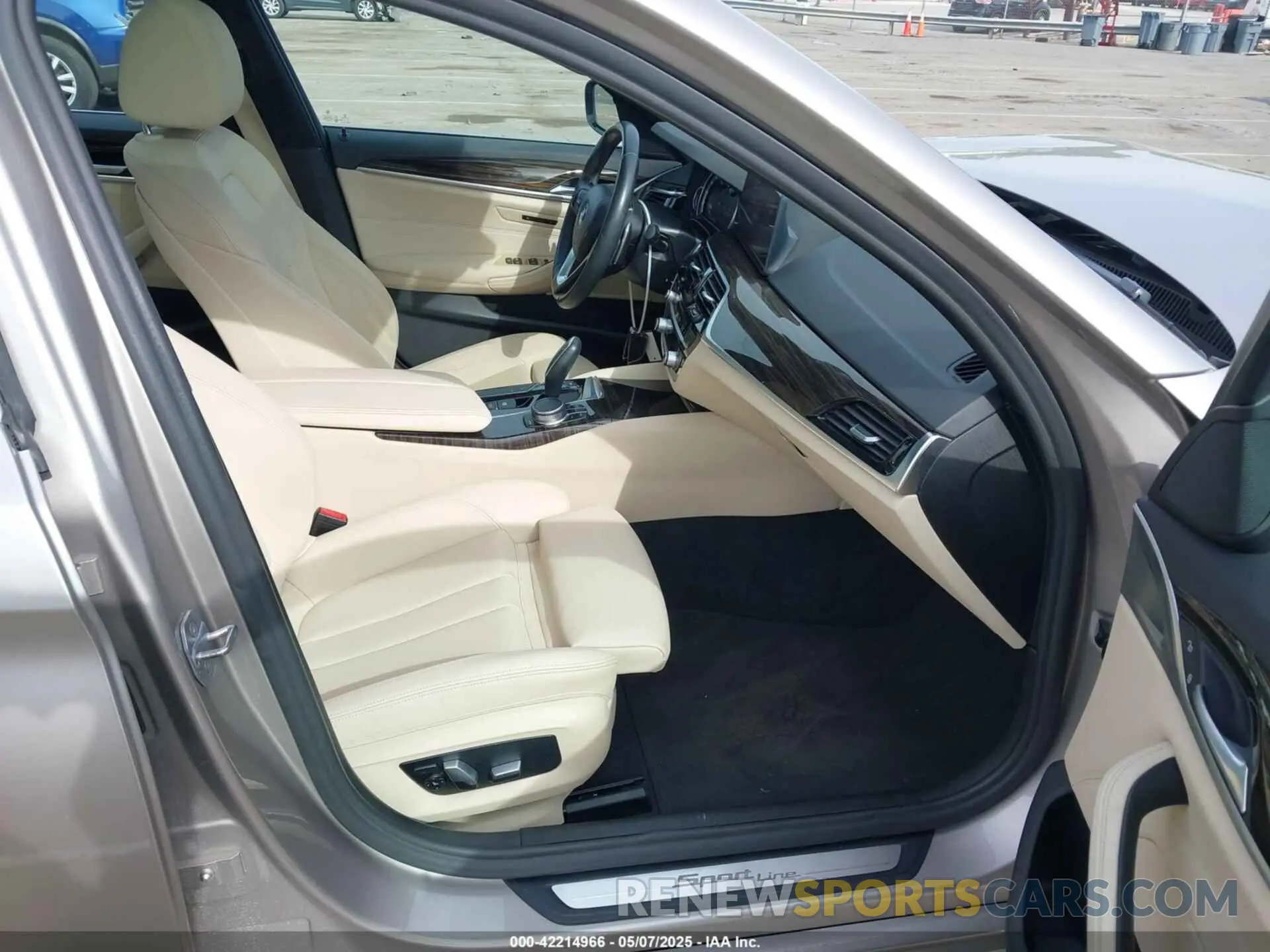 5 fotografías del automóvil dañado WBAJA5C56KWA58071 BMW 530I 2019