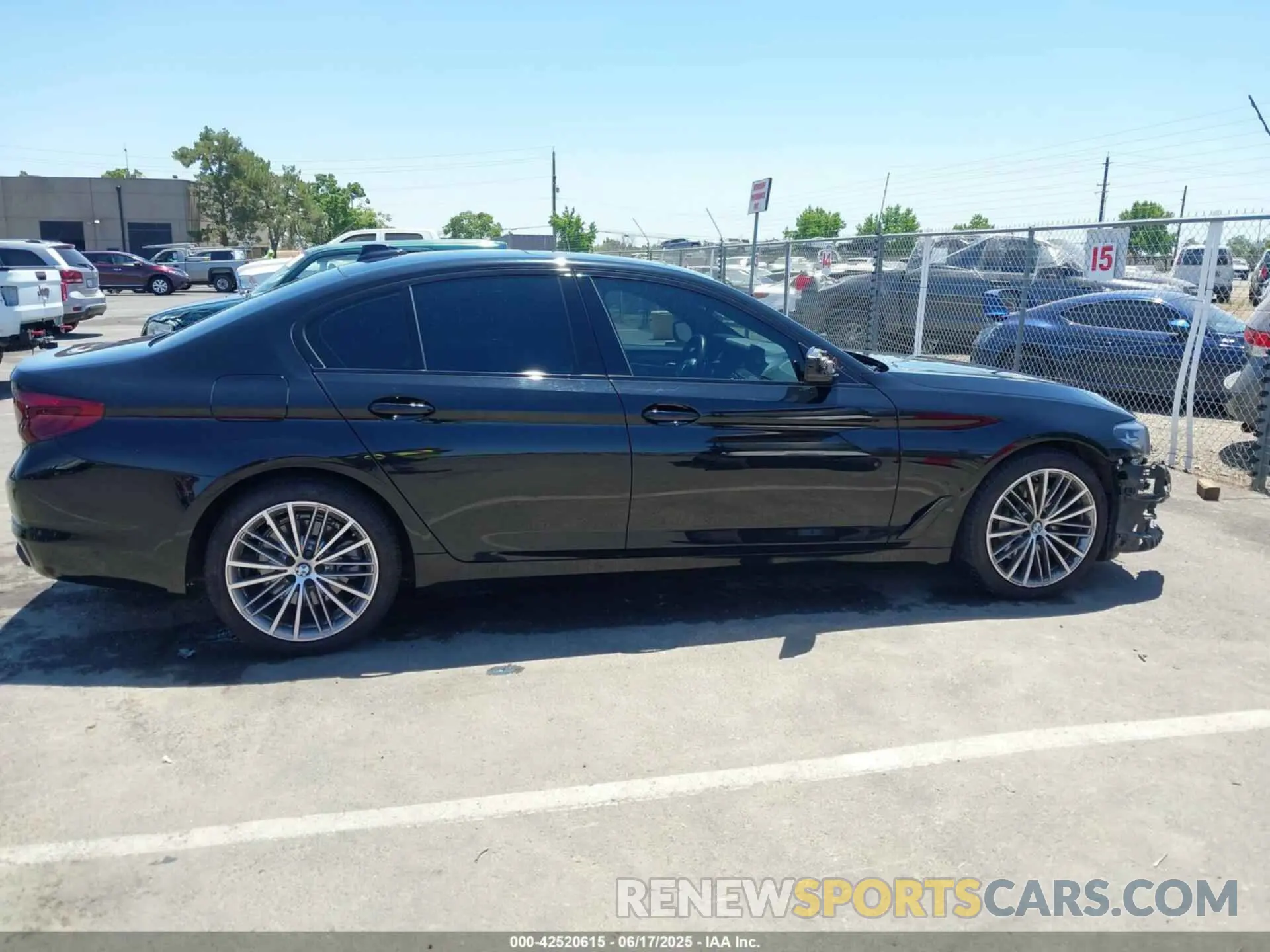 13 fotografías del automóvil dañado WBAJA5C58KBX86687 BMW 530I 2019