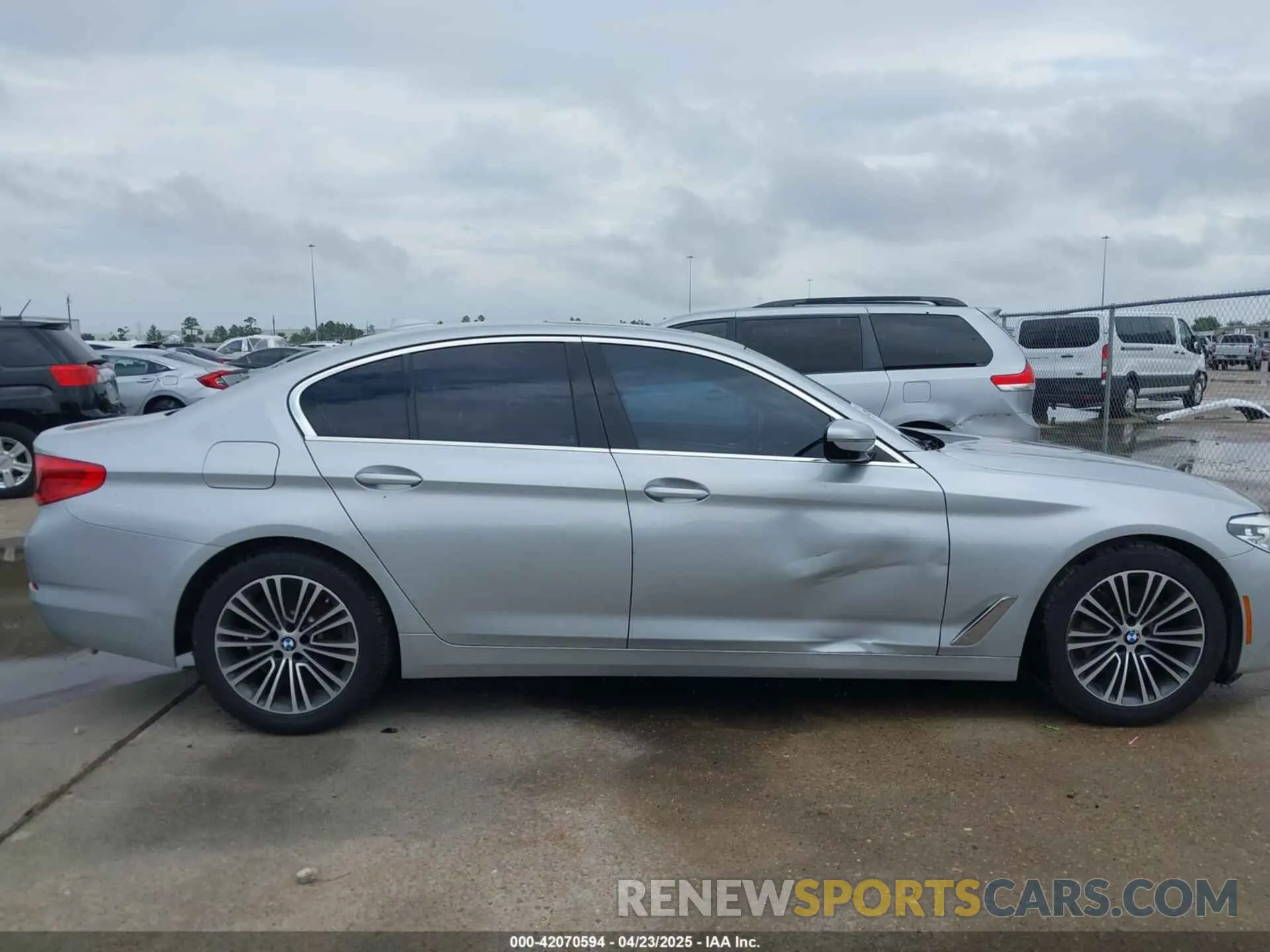 13 fotografías del automóvil dañado WBAJA5C58KBX88133 BMW 530I 2019
