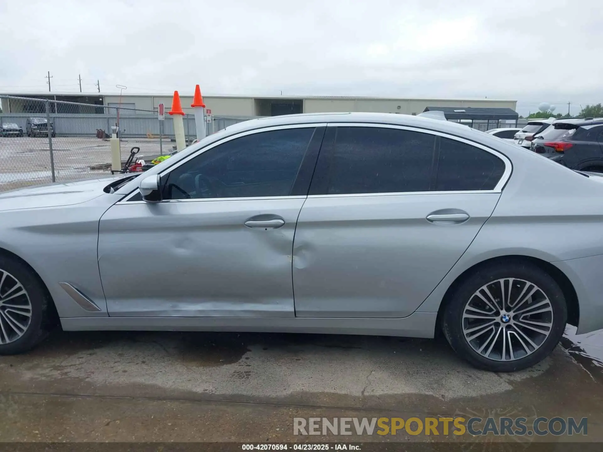 14 fotografías del automóvil dañado WBAJA5C58KBX88133 BMW 530I 2019