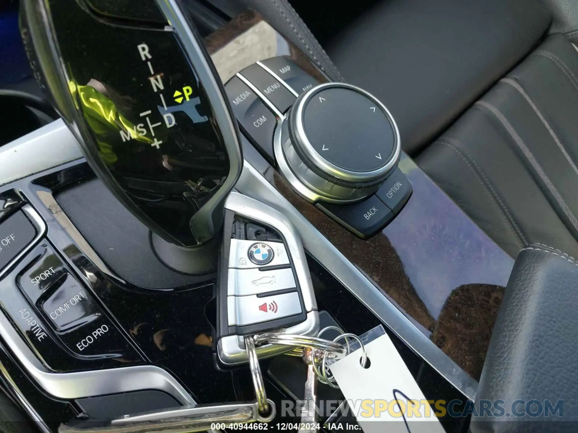 11 fotografías del automóvil dañado WBAJA7C54KG911232 BMW 530I 2019