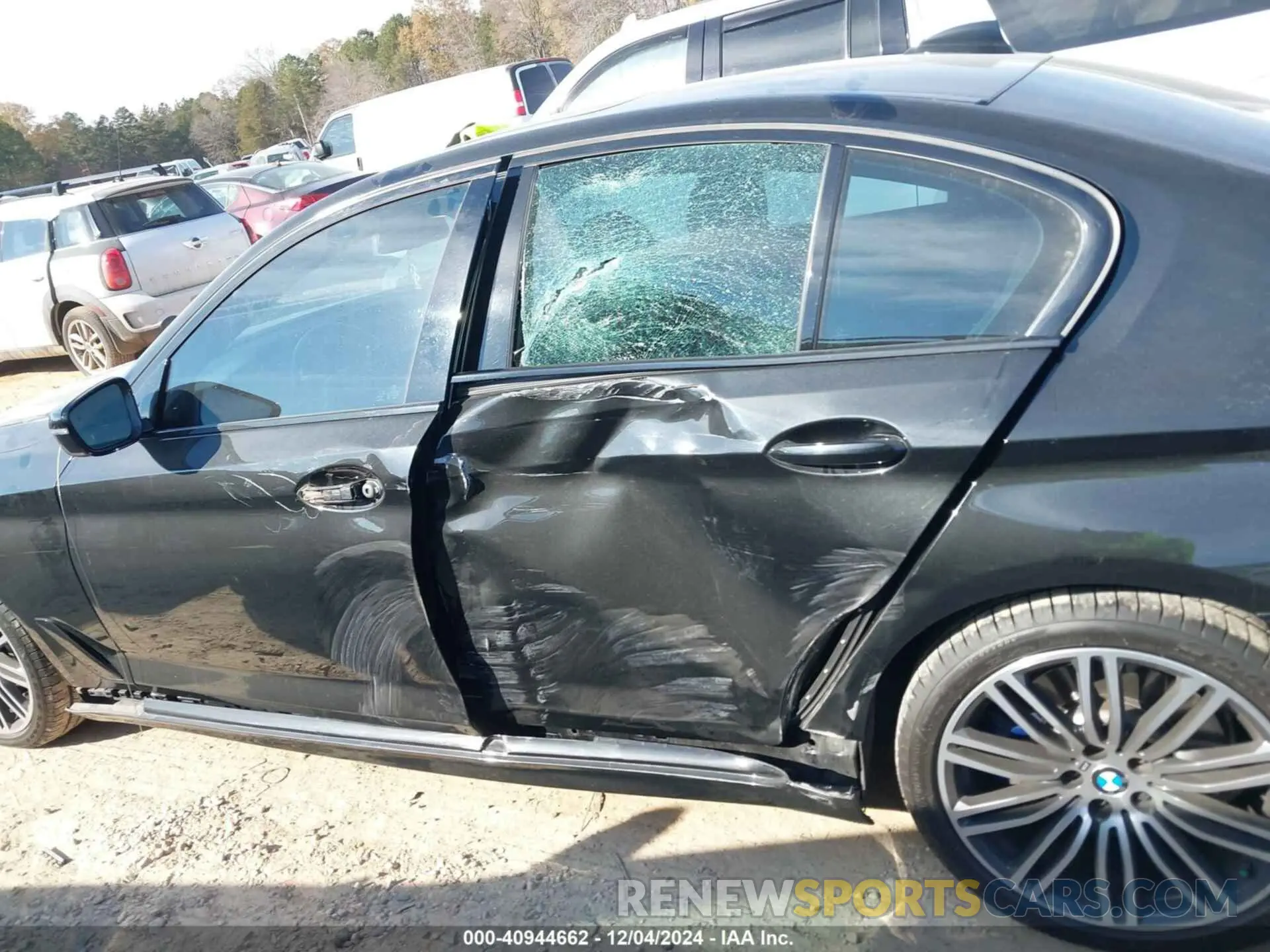 14 fotografías del automóvil dañado WBAJA7C54KG911232 BMW 530I 2019