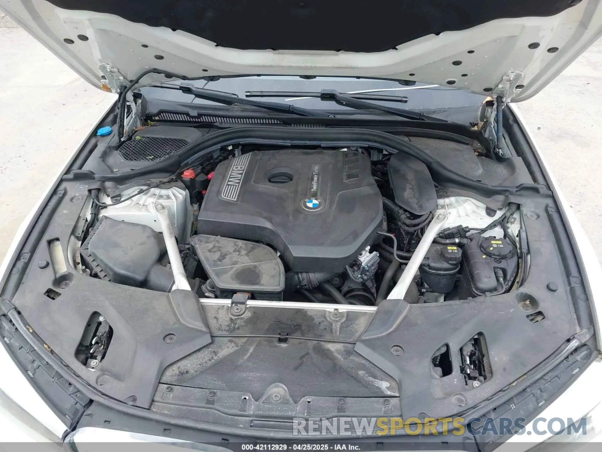 10 fotografías del automóvil dañado WBAJA7C54KWW17660 BMW 530I 2019