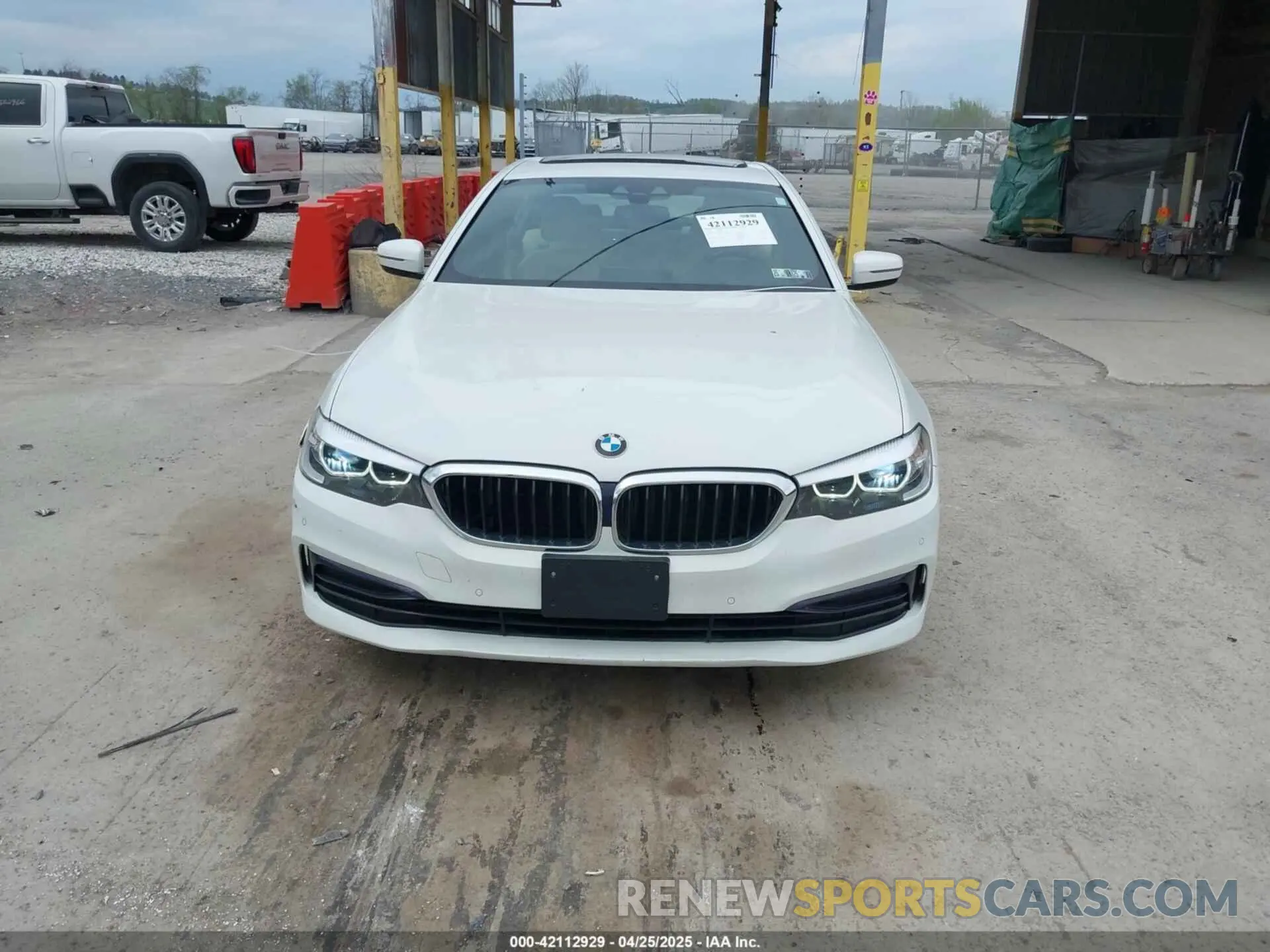 12 fotografías del automóvil dañado WBAJA7C54KWW17660 BMW 530I 2019