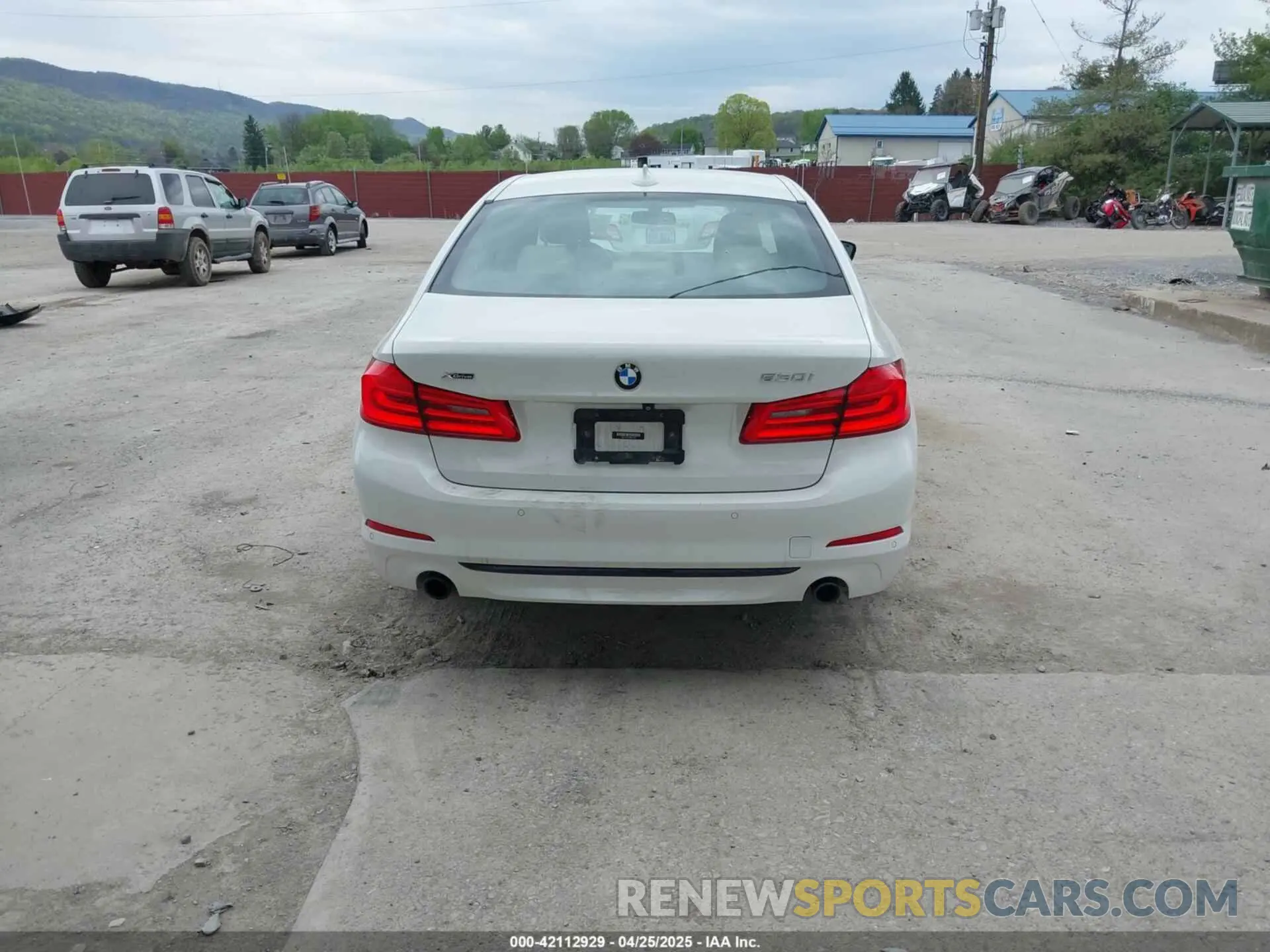 16 fotografías del automóvil dañado WBAJA7C54KWW17660 BMW 530I 2019
