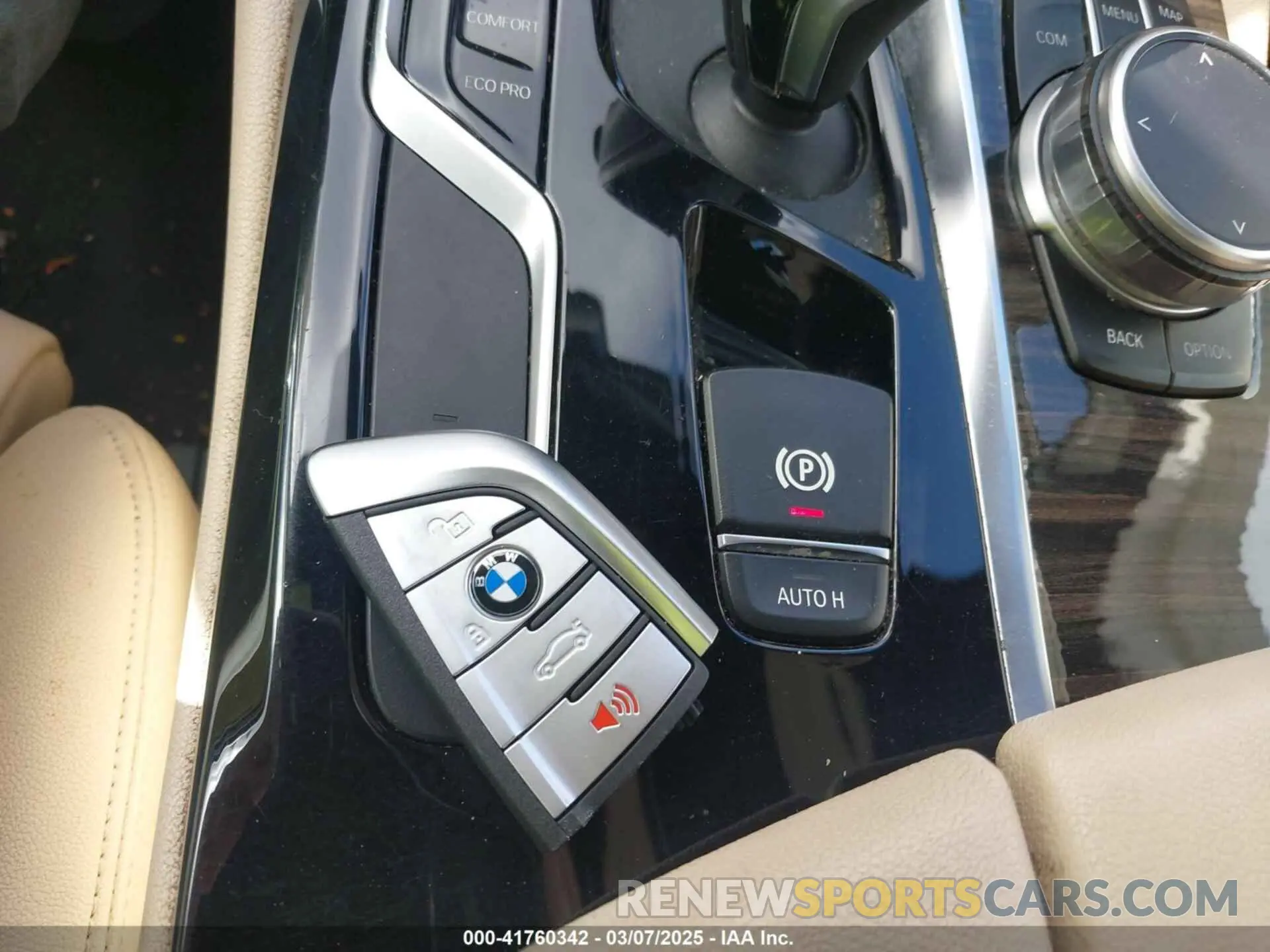 11 fotografías del automóvil dañado WBAJA7C5XKWW23351 BMW 530I 2019