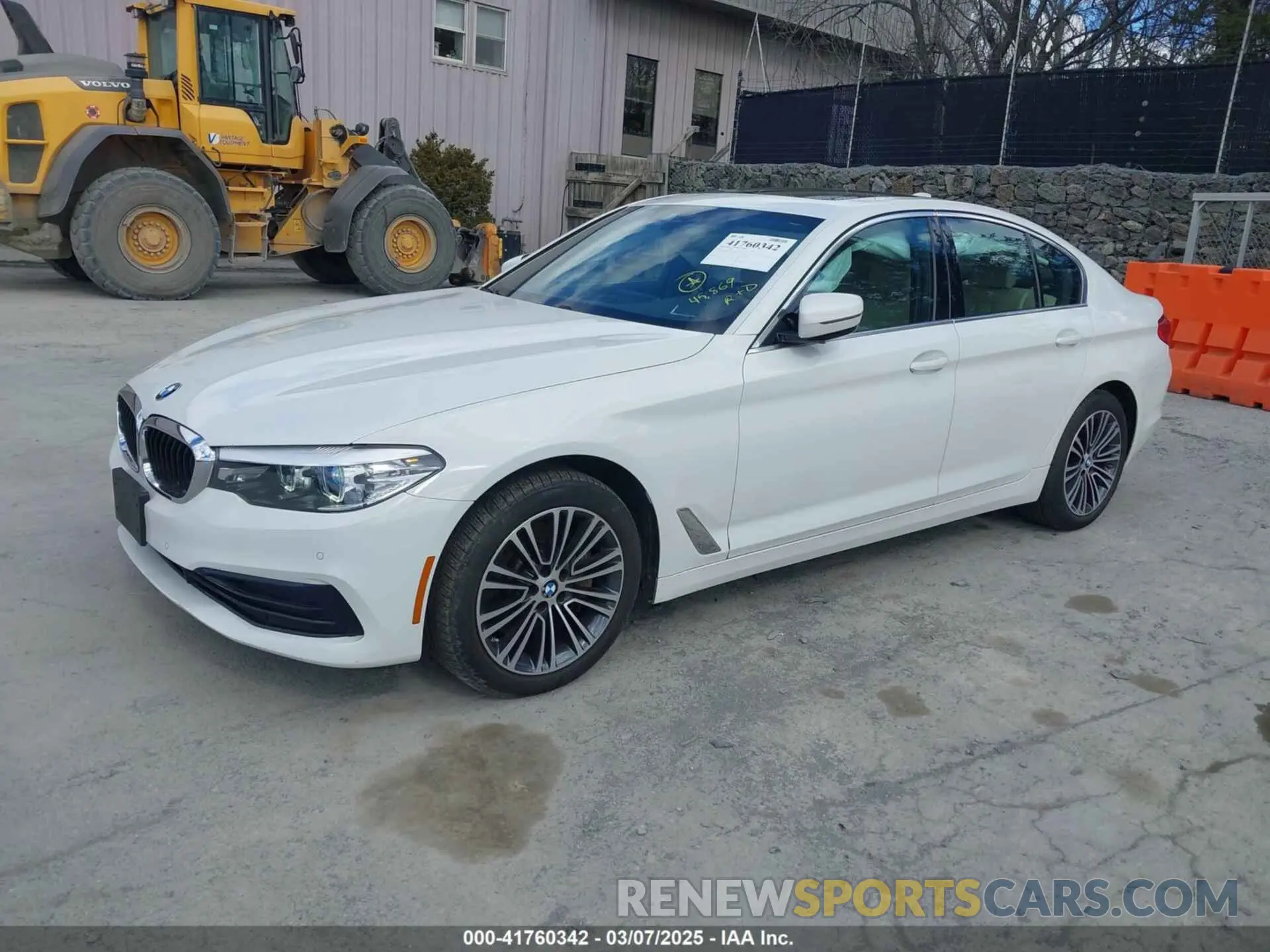 2 fotografías del automóvil dañado WBAJA7C5XKWW23351 BMW 530I 2019