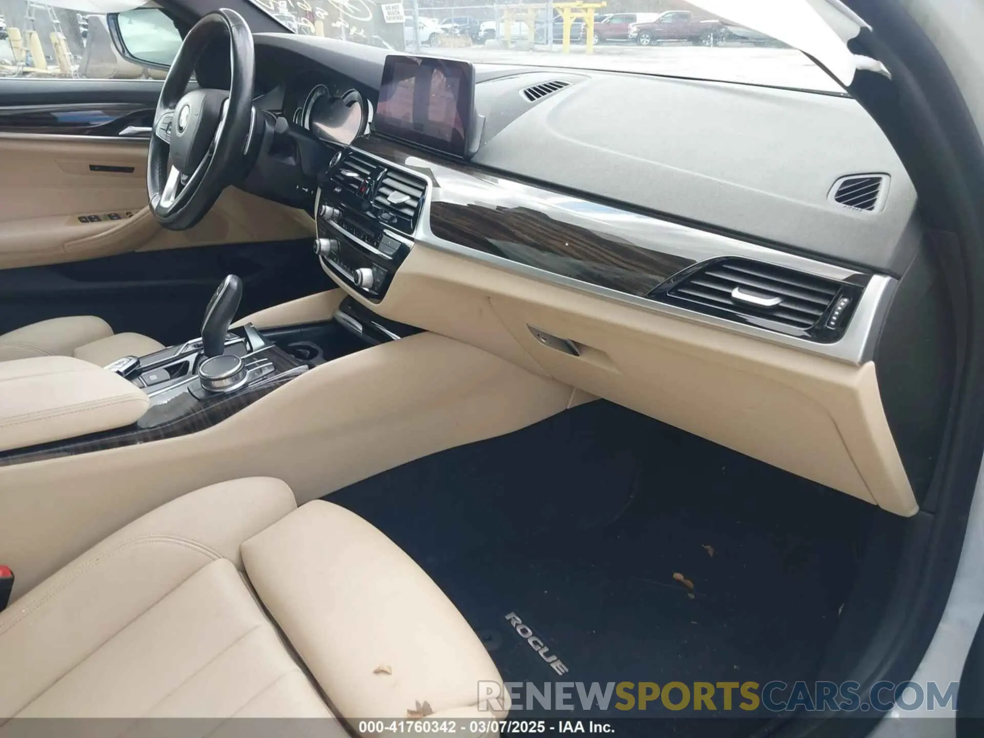 5 fotografías del automóvil dañado WBAJA7C5XKWW23351 BMW 530I 2019
