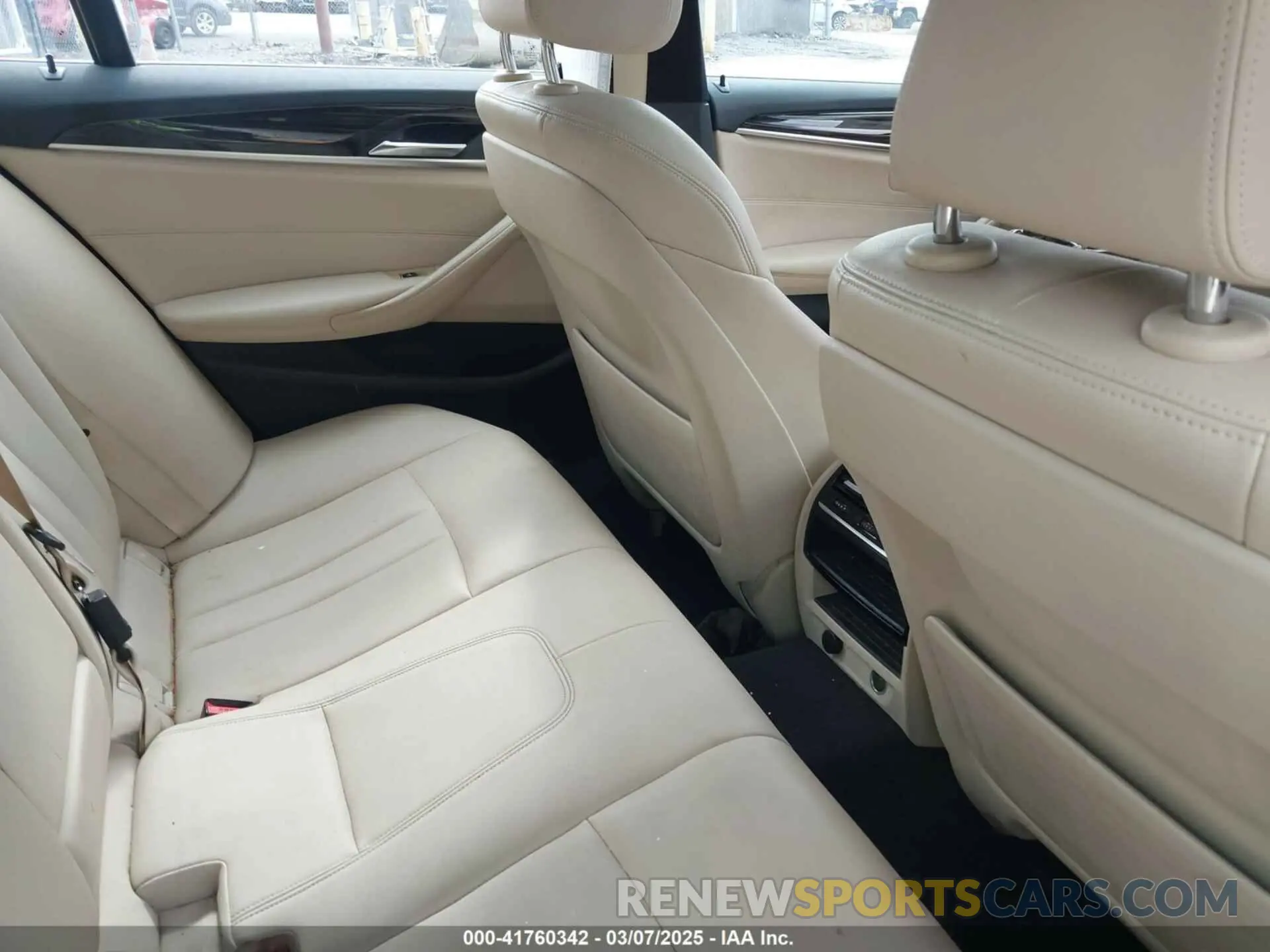 8 fotografías del automóvil dañado WBAJA7C5XKWW23351 BMW 530I 2019