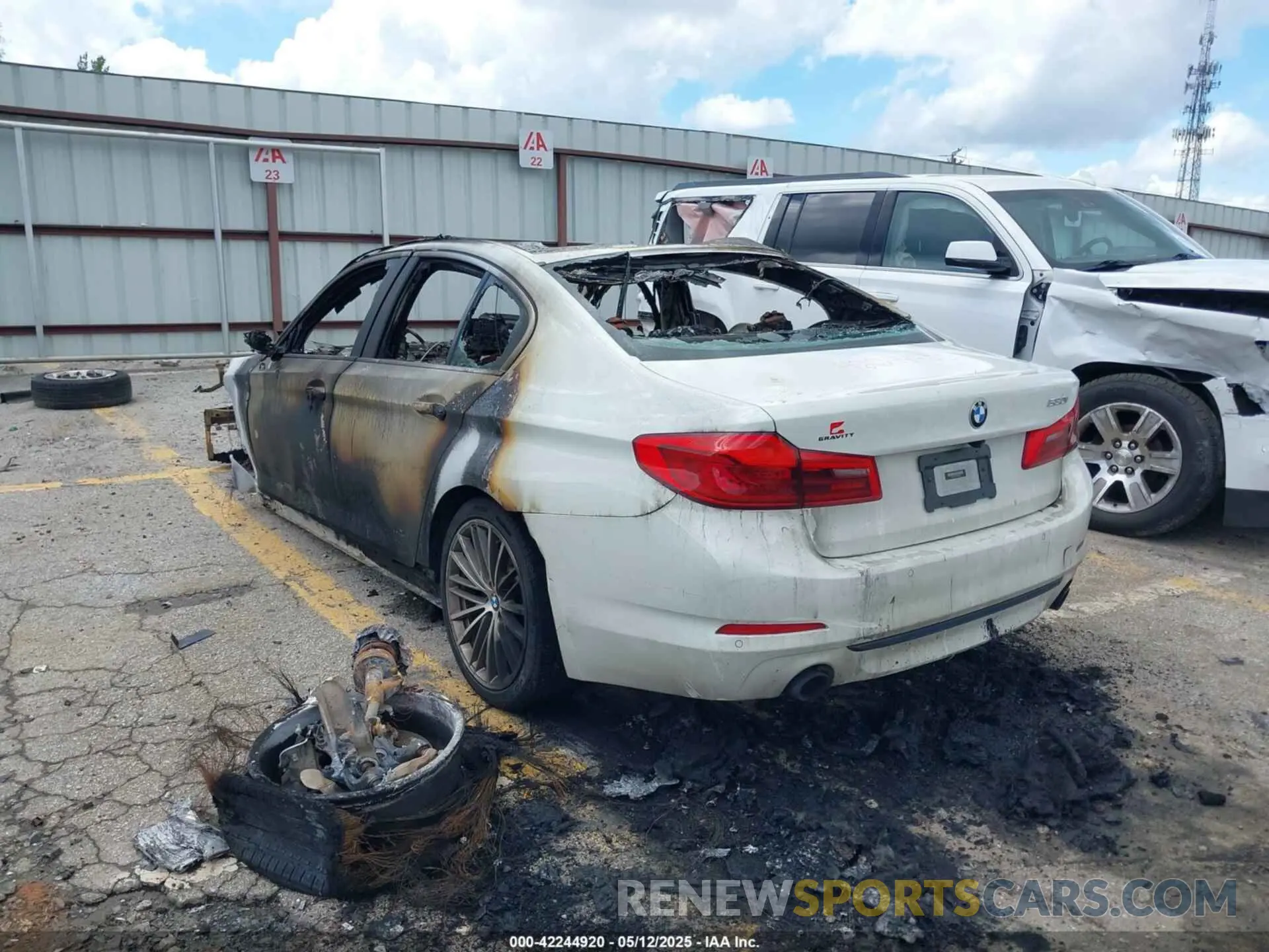 3 fotografías del automóvil dañado WBAJR3C01LWW99984 BMW 530I 2020