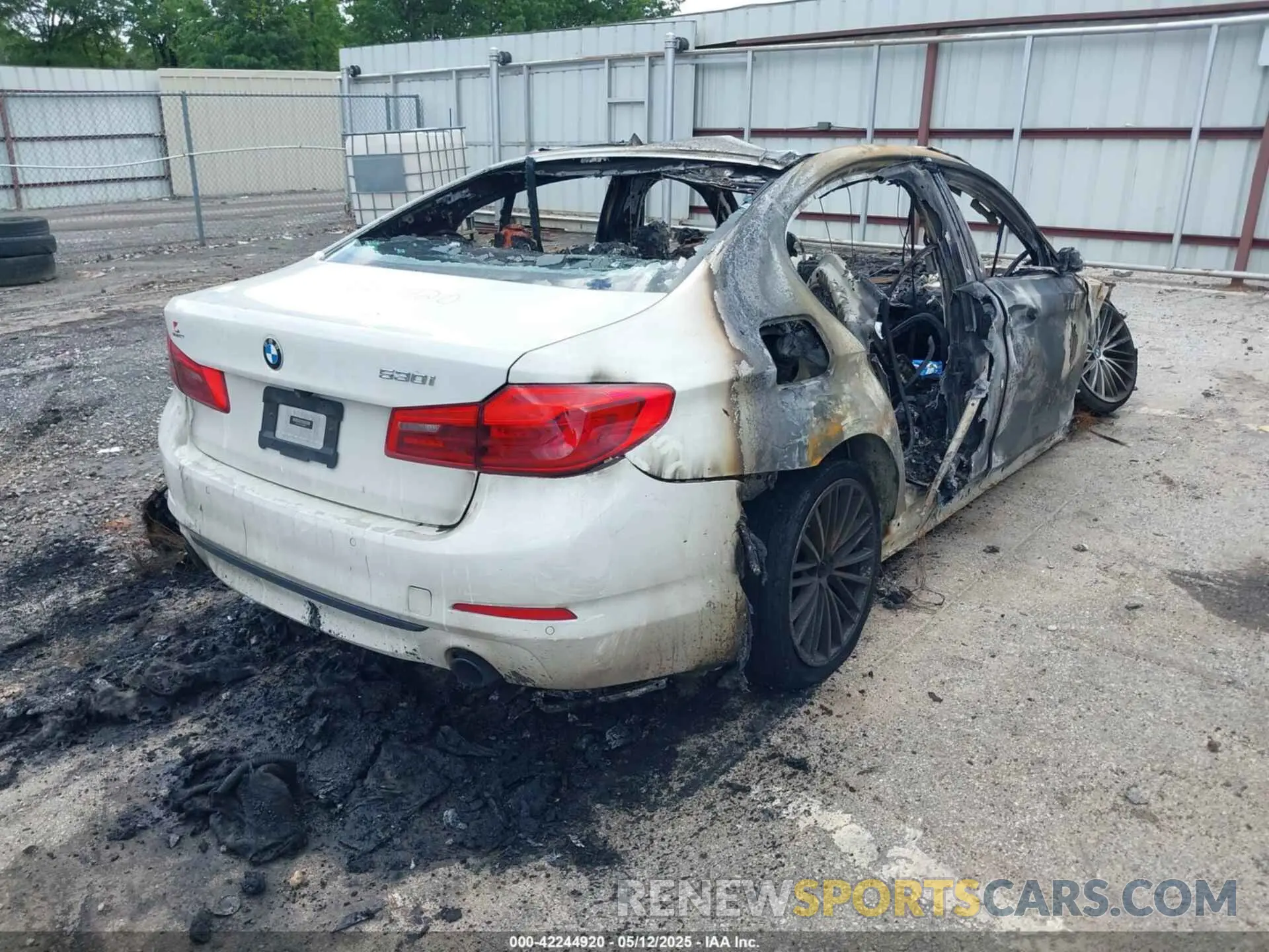 4 fotografías del automóvil dañado WBAJR3C01LWW99984 BMW 530I 2020