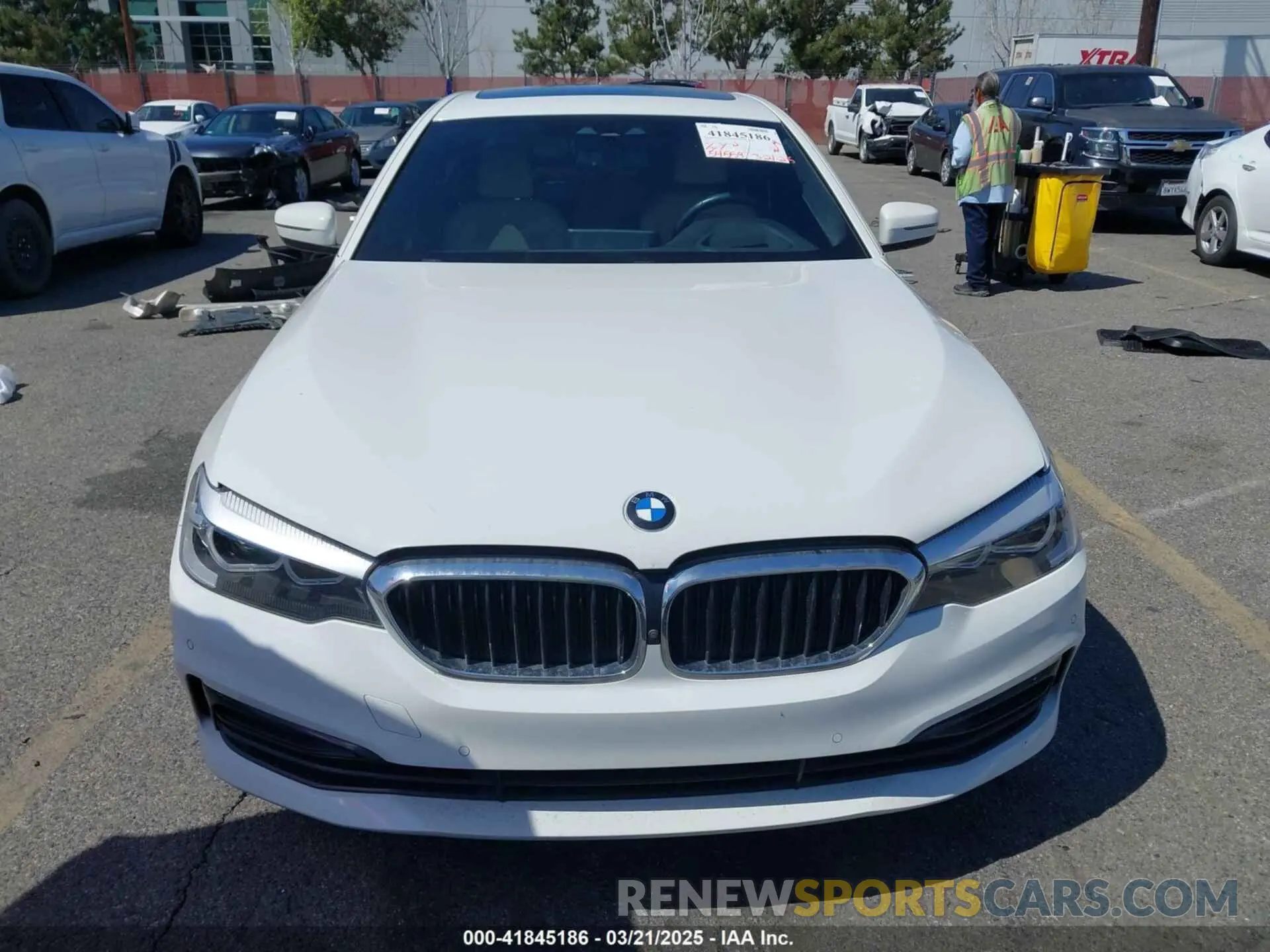 13 fotografías del automóvil dañado WBAJR3C06LCE63836 BMW 530I 2020