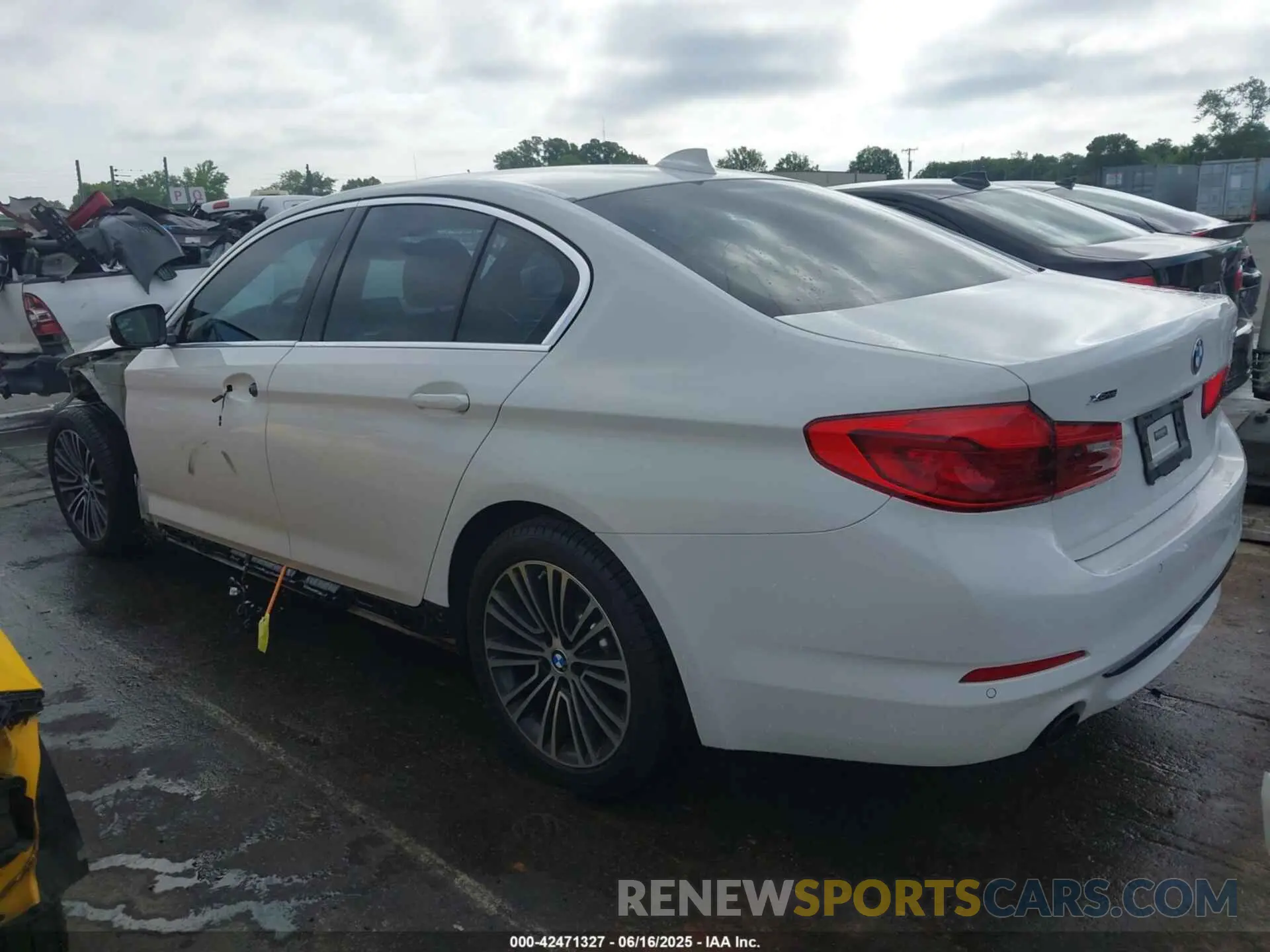 15 fotografías del automóvil dañado WBAJR7C06LWW55468 BMW 530I 2020
