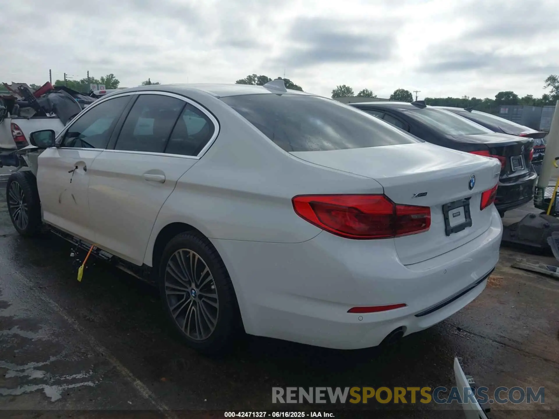 3 fotografías del automóvil dañado WBAJR7C06LWW55468 BMW 530I 2020