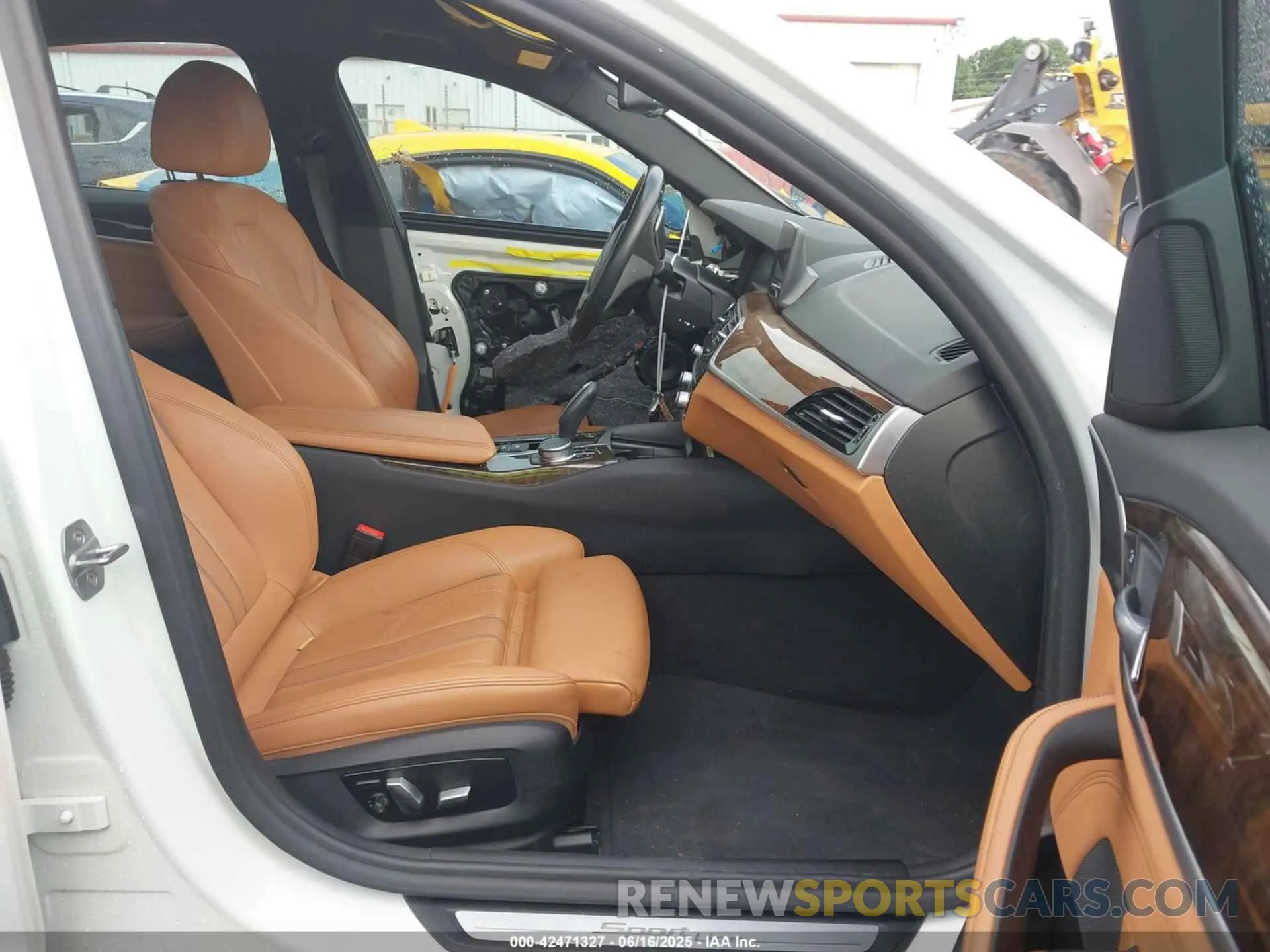 5 fotografías del automóvil dañado WBAJR7C06LWW55468 BMW 530I 2020