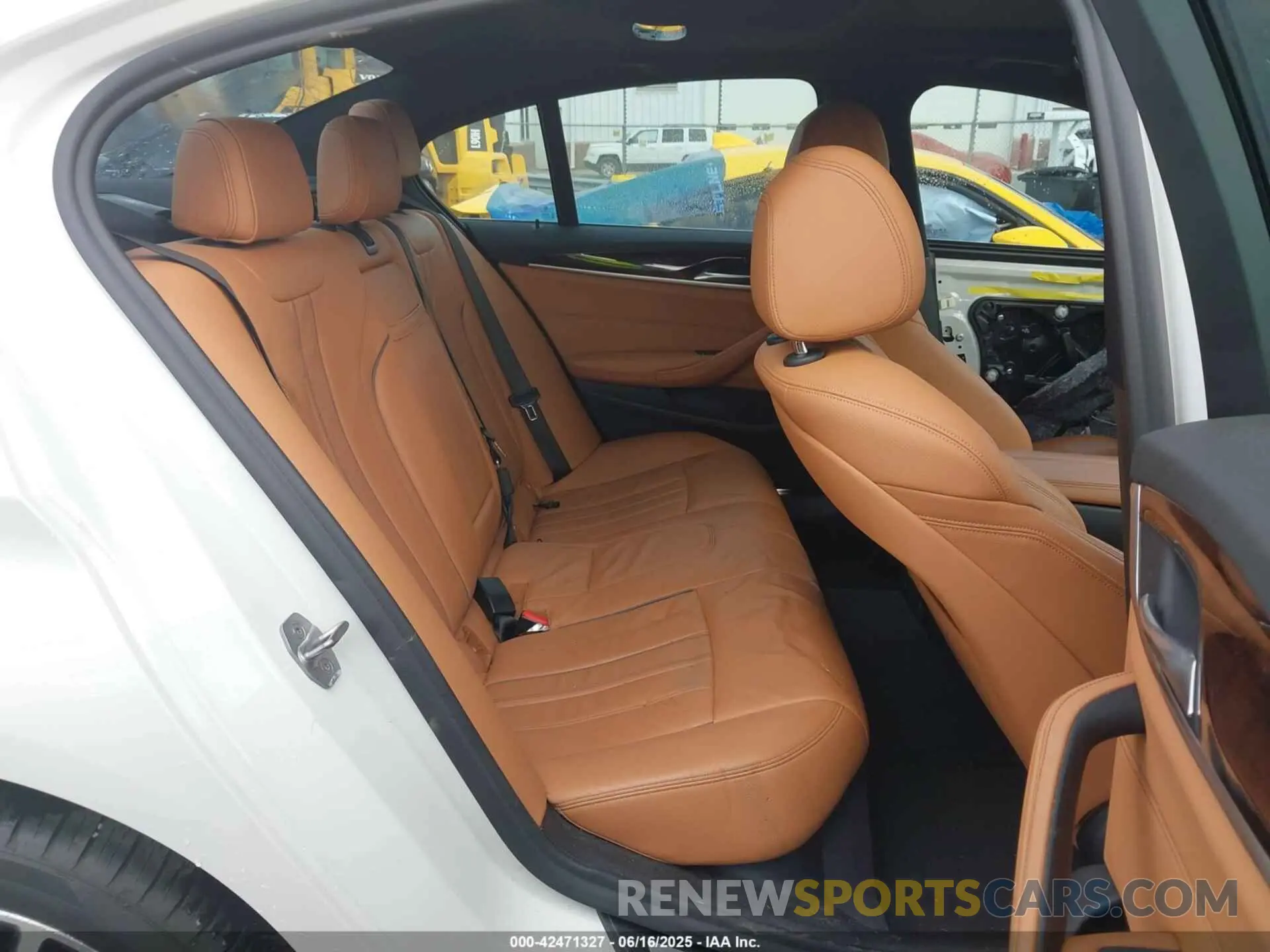 8 fotografías del automóvil dañado WBAJR7C06LWW55468 BMW 530I 2020