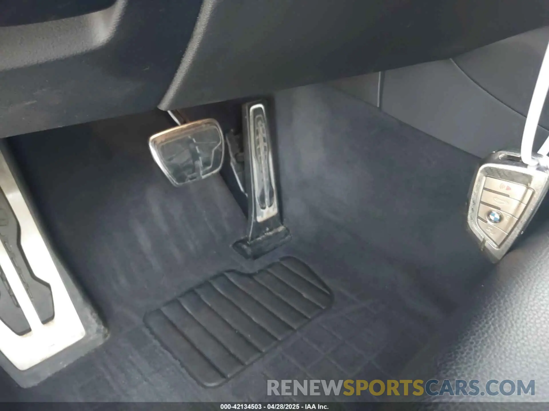 11 fotografías del automóvil dañado WBAJR7C0XLCD55694 BMW 530I 2020