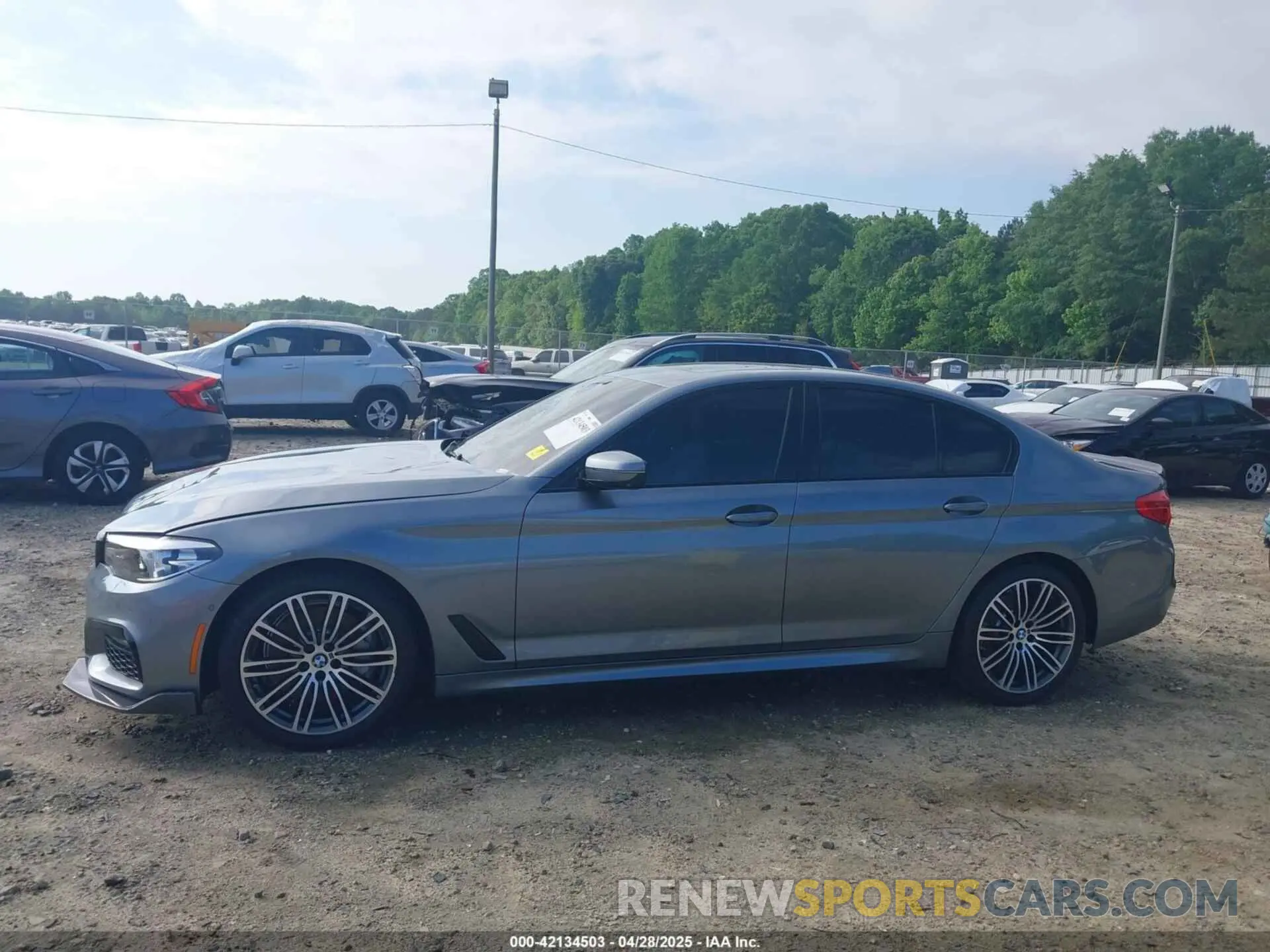 14 fotografías del automóvil dañado WBAJR7C0XLCD55694 BMW 530I 2020