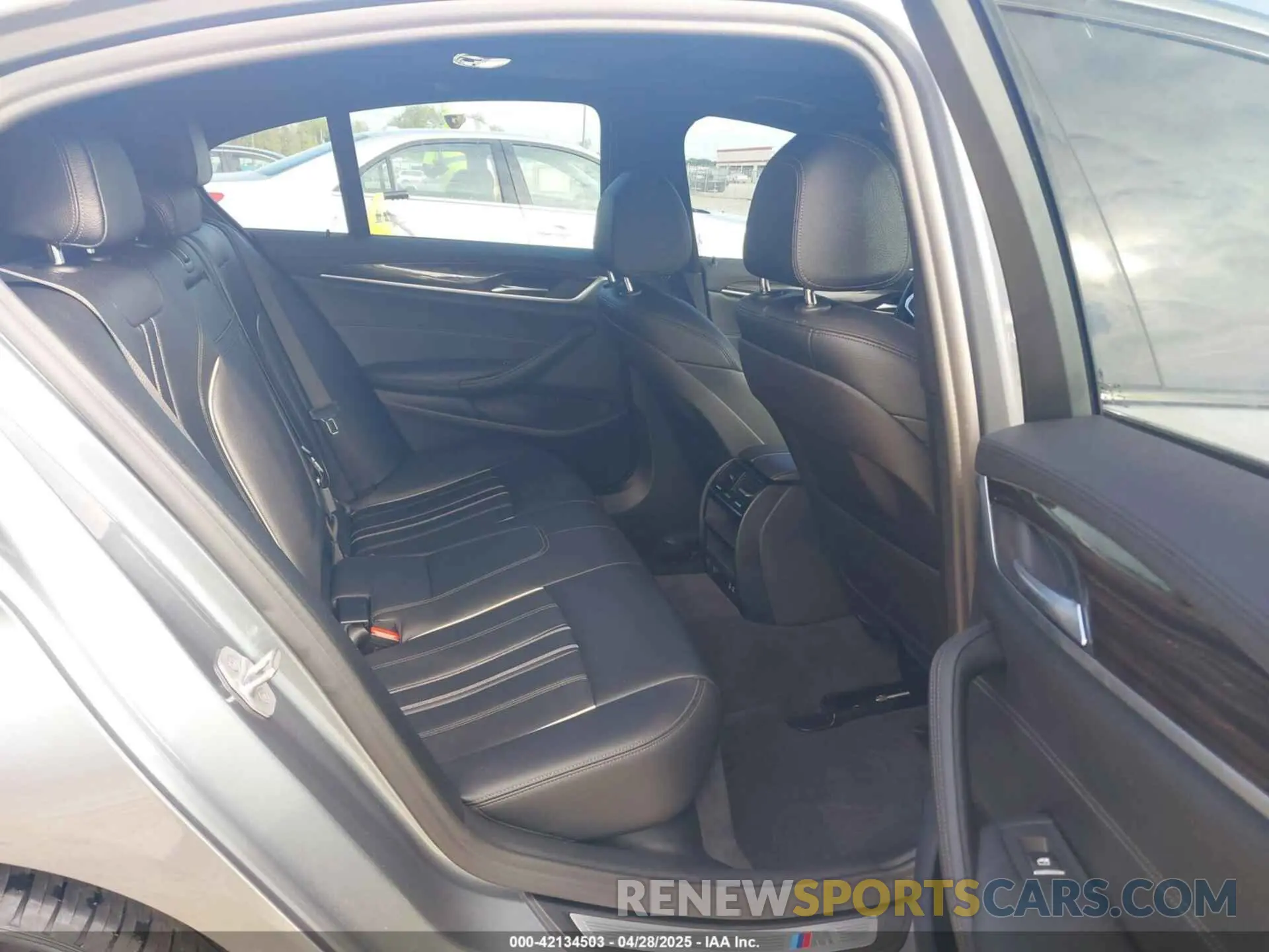 8 fotografías del automóvil dañado WBAJR7C0XLCD55694 BMW 530I 2020