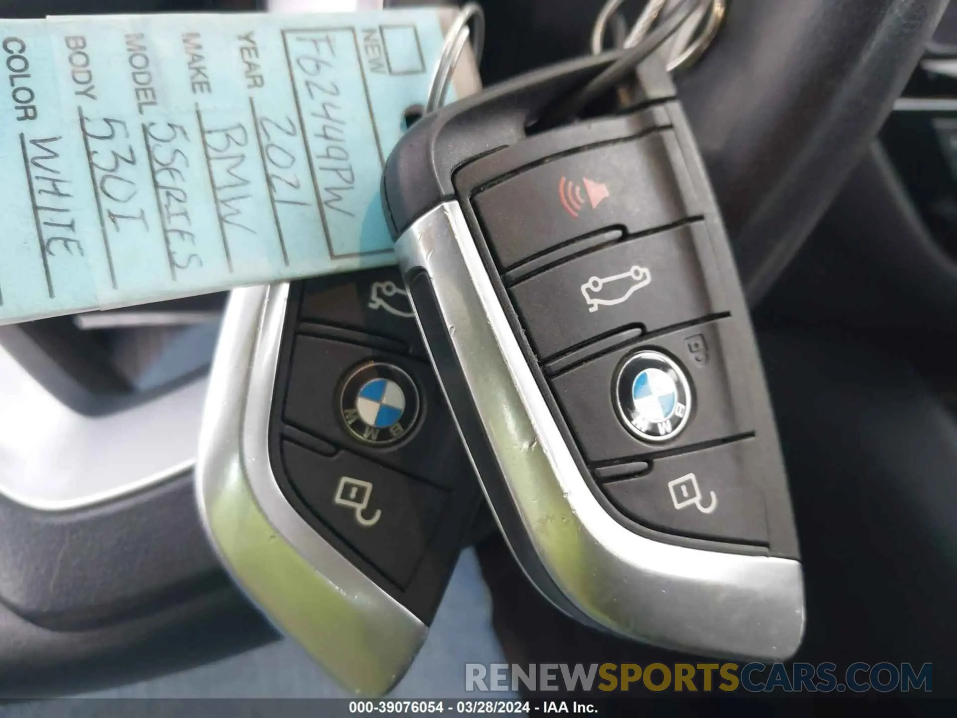 11 fotografías del automóvil dañado WBA13BJ01MCF62449 BMW 530I 2021