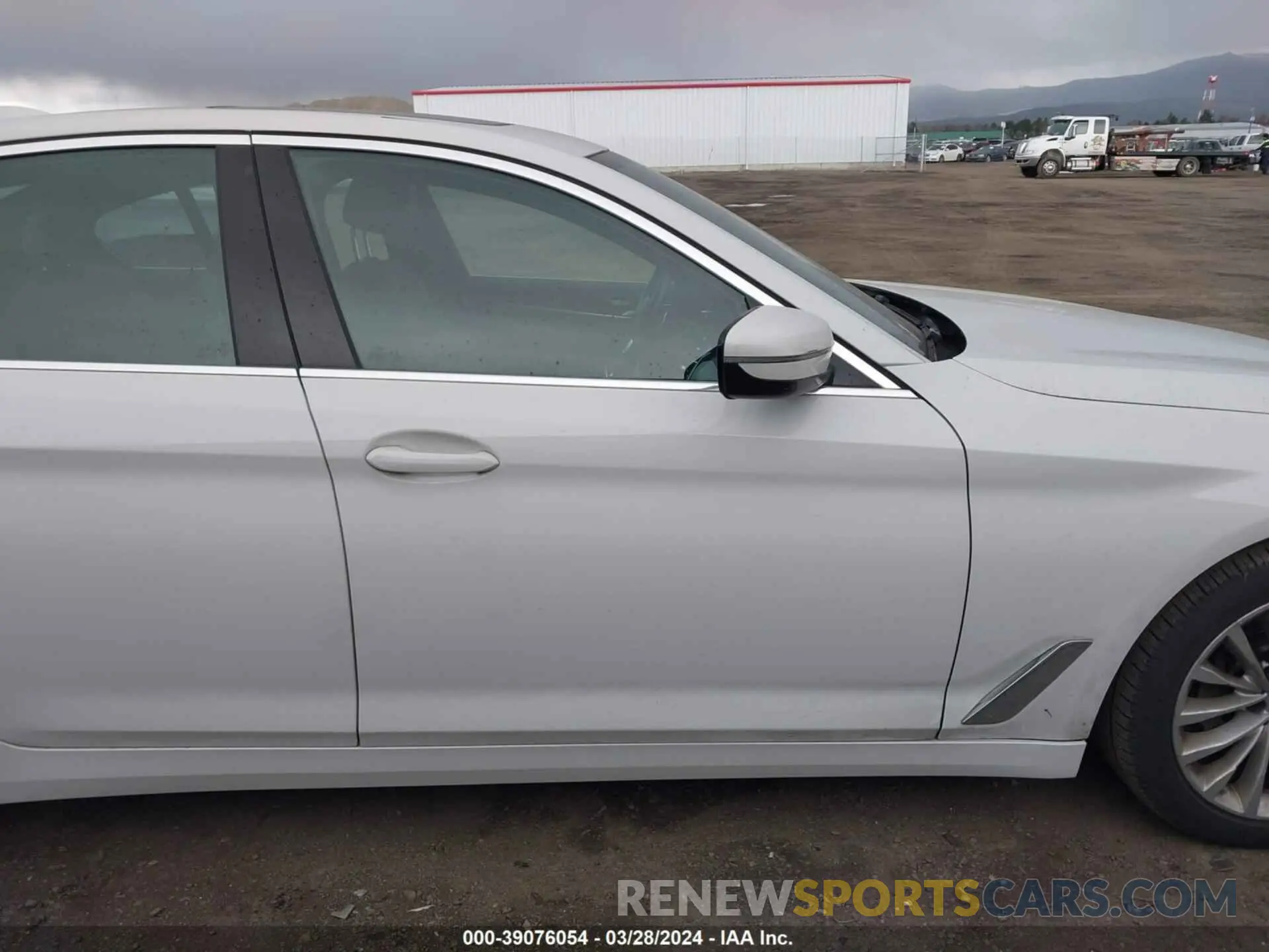 13 fotografías del automóvil dañado WBA13BJ01MCF62449 BMW 530I 2021