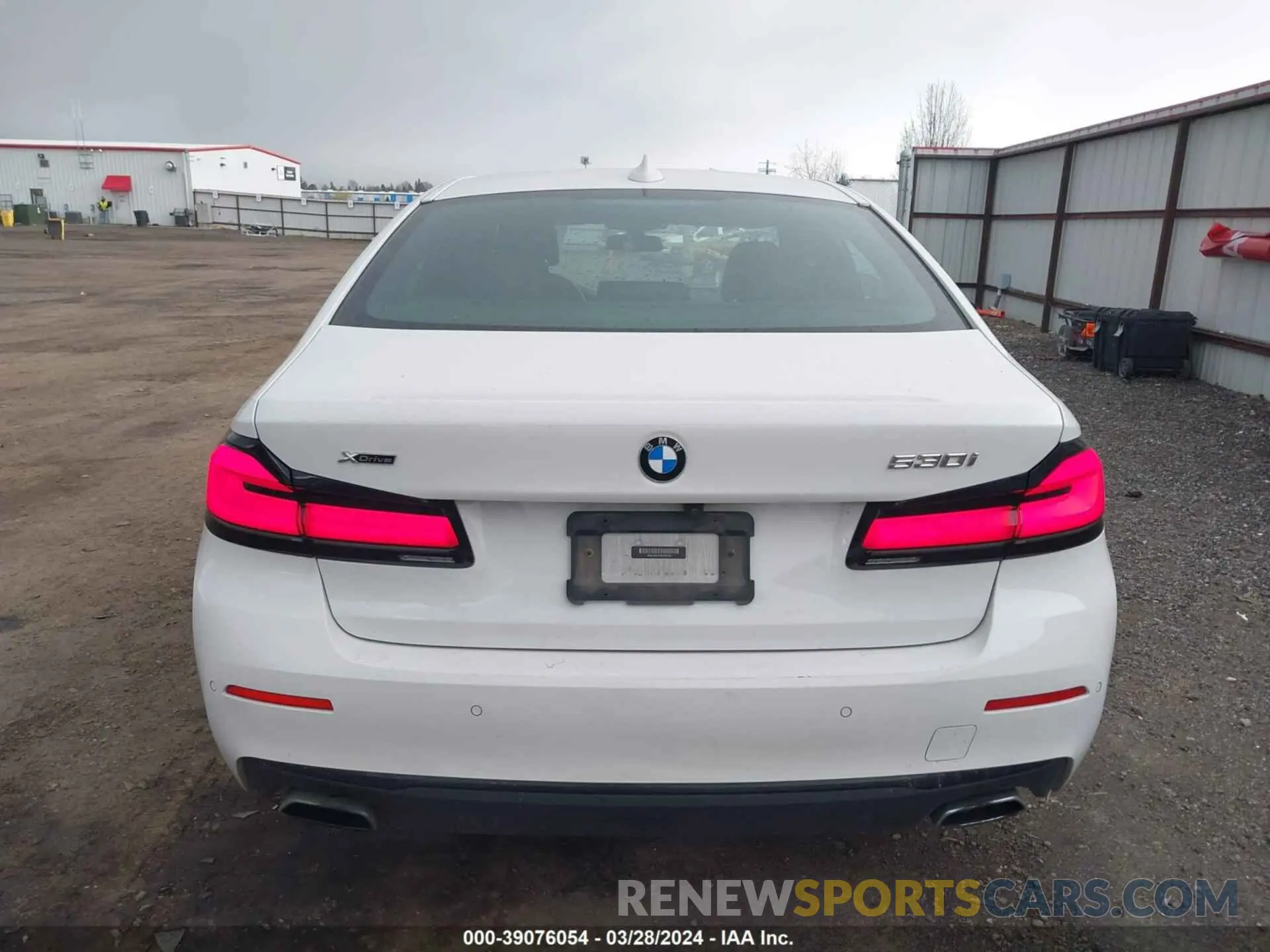 16 fotografías del automóvil dañado WBA13BJ01MCF62449 BMW 530I 2021