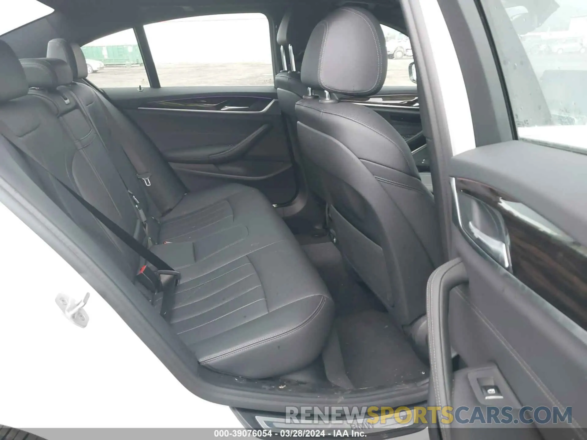 8 fotografías del automóvil dañado WBA13BJ01MCF62449 BMW 530I 2021