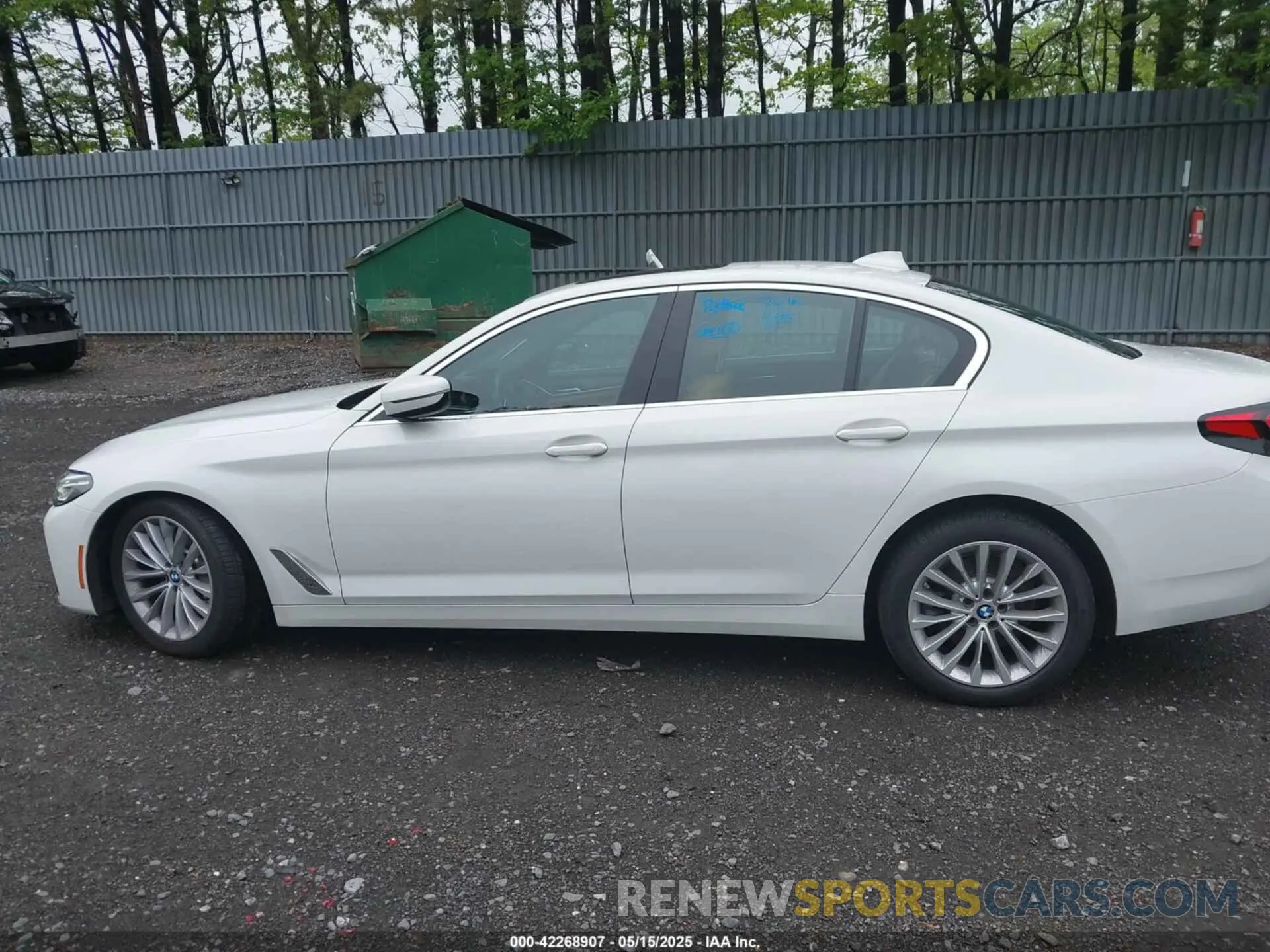 14 fotografías del automóvil dañado WBA13BJ03MCG80602 BMW 530I 2021